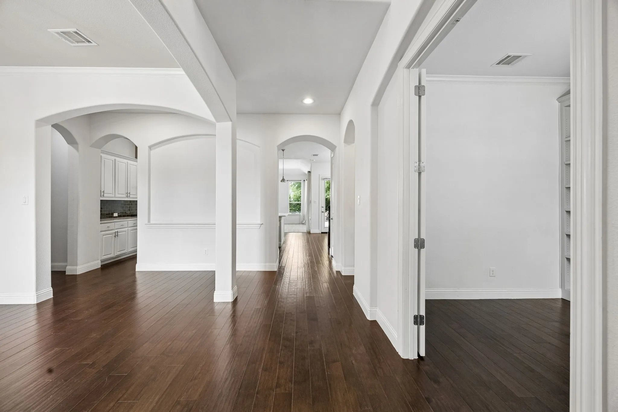 Single Family Residence For Sale in Dallas County , 6827 Sunshade Lane, Dallas, Texas 75236, 4 Bedrooms, 3 Bathrooms, 2 Garage spaces, 3,090 Sqft, built in 2015, Price $519,500, mls#21293944, Real Estate Agent in Dallas, Homes For Sale in Dallas county, Homes For Sale in Dallas, Realtor in Dallas Texas, Real Estate Brokerage Independent Realty Texas, Luminita Cordes Realtor