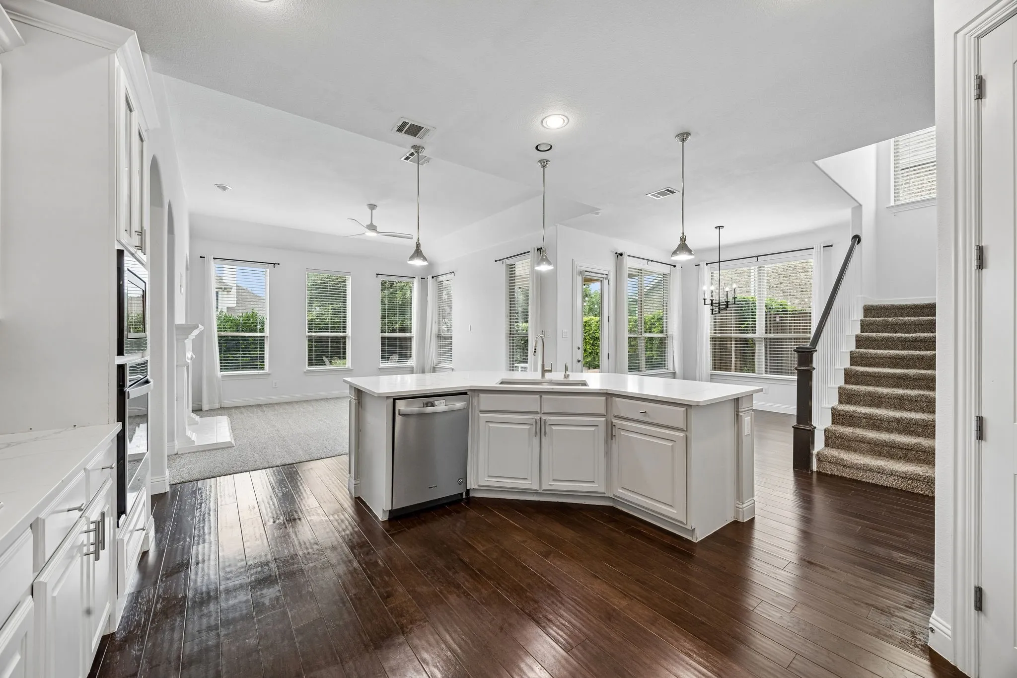 Single Family Residence For Sale in Dallas County , 6827 Sunshade Lane, Dallas, Texas 75236, 4 Bedrooms, 3 Bathrooms, 2 Garage spaces, 3,090 Sqft, built in 2015, Price $519,500, mls#21293944, Real Estate Agent in Dallas, Homes For Sale in Dallas county, Homes For Sale in Dallas, Realtor in Dallas Texas, Real Estate Brokerage Independent Realty Texas, Luminita Cordes Realtor