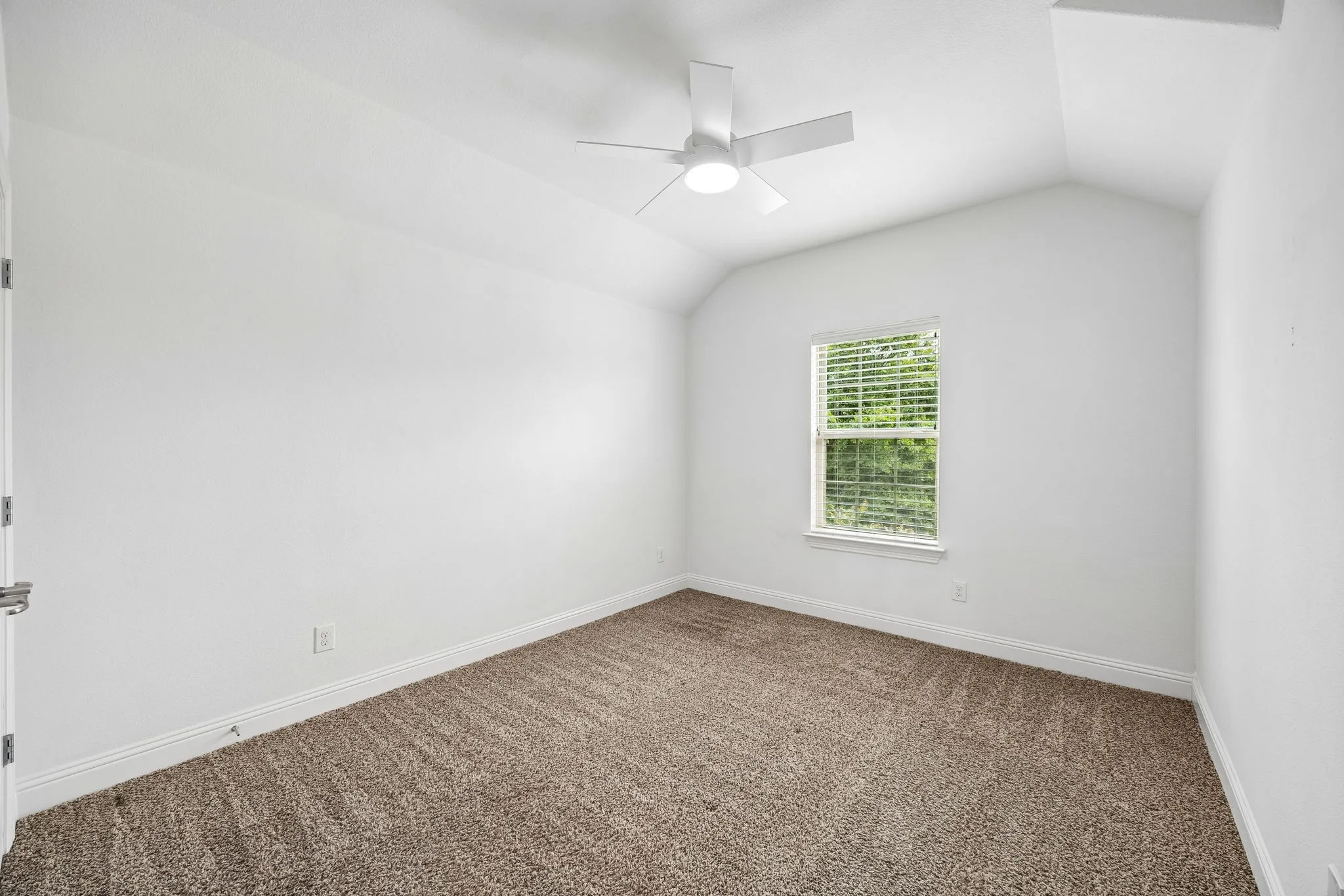 Single Family Residence For Sale in Dallas County , 6827 Sunshade Lane, Dallas, Texas 75236, 4 Bedrooms, 3 Bathrooms, 2 Garage spaces, 3,090 Sqft, built in 2015, Price $519,500, mls#21293944, Real Estate Agent in Dallas, Homes For Sale in Dallas county, Homes For Sale in Dallas, Realtor in Dallas Texas, Real Estate Brokerage Independent Realty Texas, Luminita Cordes Realtor