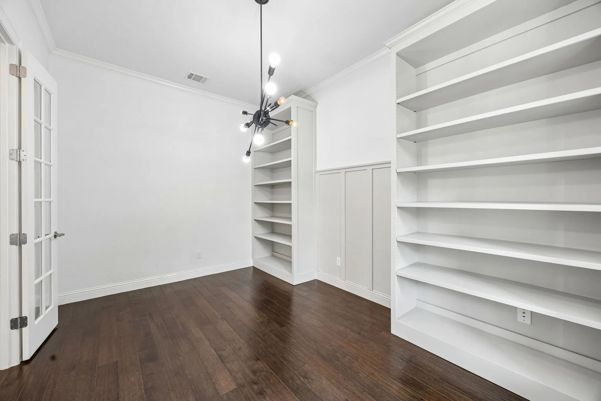 Single Family Residence For Sale in Dallas County , 6827 Sunshade Lane, Dallas, Texas 75236, 4 Bedrooms, 3 Bathrooms, 2 Garage spaces, 3,090 Sqft, built in 2015, Price $519,500, mls#21293944, Real Estate Agent in Dallas, Homes For Sale in Dallas county, Homes For Sale in Dallas, Realtor in Dallas Texas, Real Estate Brokerage Independent Realty Texas, Luminita Cordes Realtor