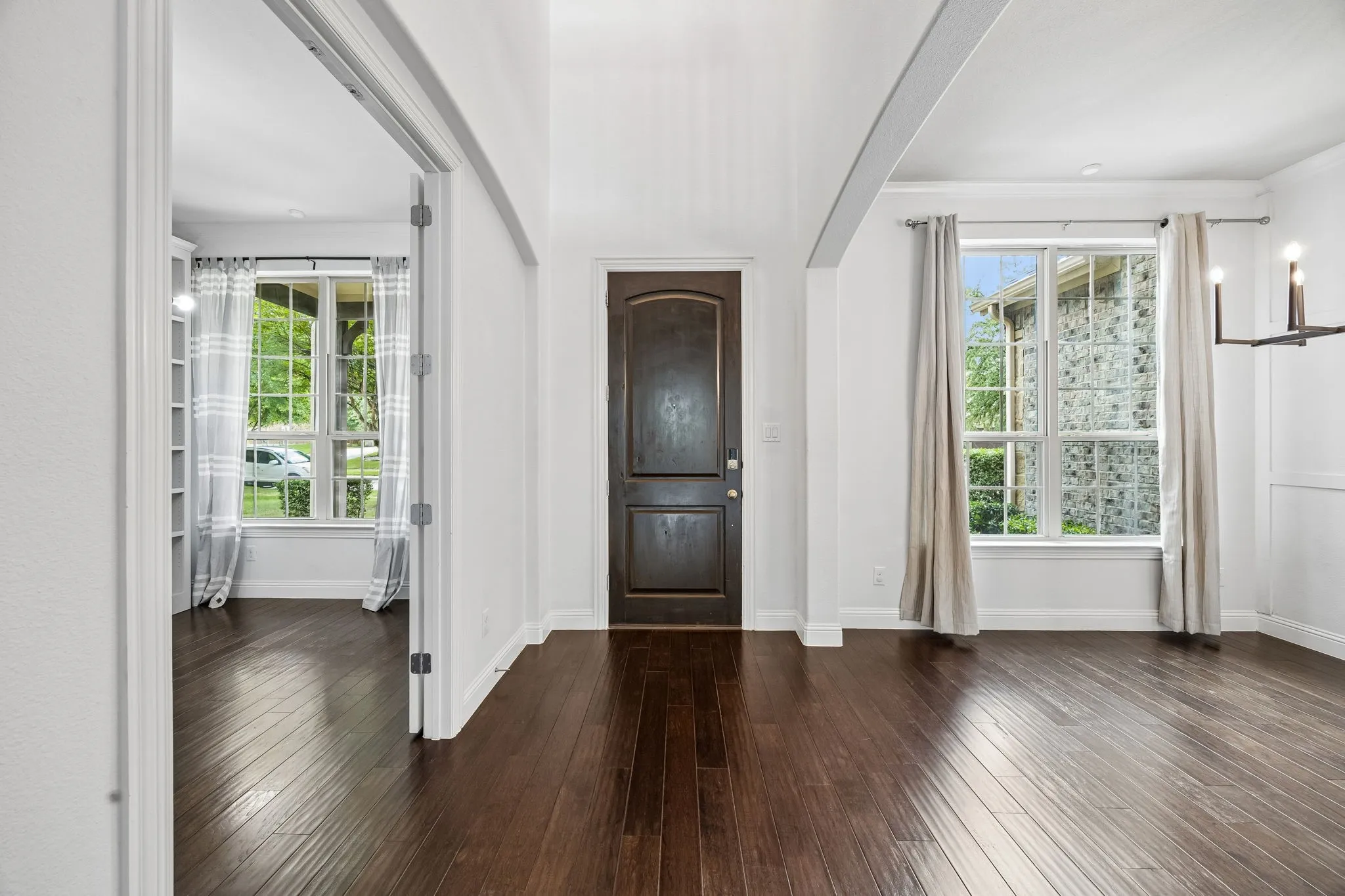 Single Family Residence For Sale in Dallas County , 6827 Sunshade Lane, Dallas, Texas 75236, 4 Bedrooms, 3 Bathrooms, 2 Garage spaces, 3,090 Sqft, built in 2015, Price $519,500, mls#21293944, Real Estate Agent in Dallas, Homes For Sale in Dallas county, Homes For Sale in Dallas, Realtor in Dallas Texas, Real Estate Brokerage Independent Realty Texas, Luminita Cordes Realtor