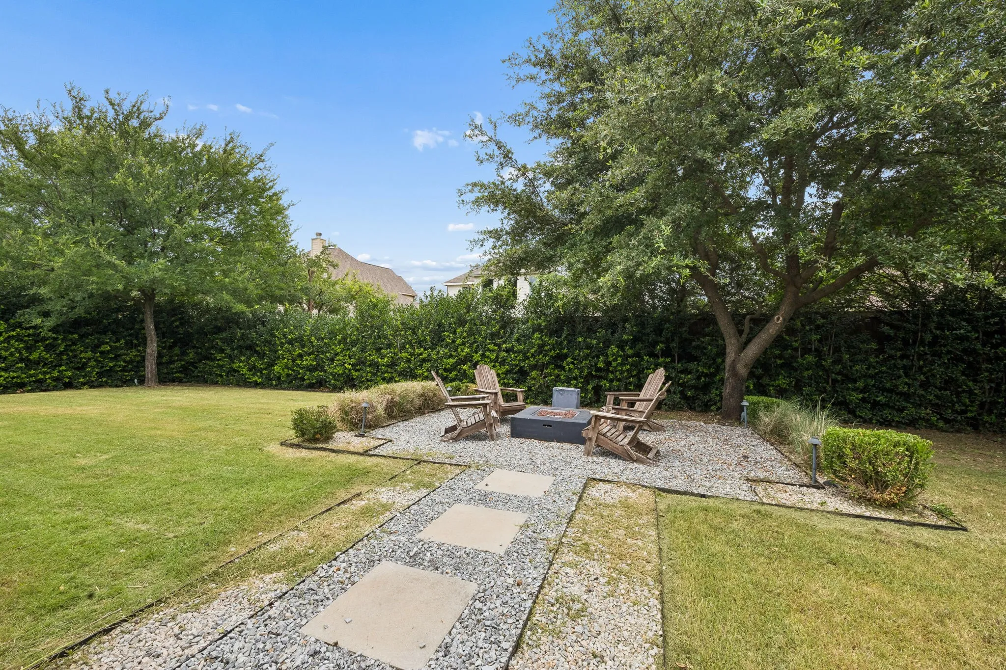 Single Family Residence For Sale in Dallas County , 6827 Sunshade Lane, Dallas, Texas 75236, 4 Bedrooms, 3 Bathrooms, 2 Garage spaces, 3,090 Sqft, built in 2015, Price $519,500, mls#21293944, Real Estate Agent in Dallas, Homes For Sale in Dallas county, Homes For Sale in Dallas, Realtor in Dallas Texas, Real Estate Brokerage Independent Realty Texas, Luminita Cordes Realtor