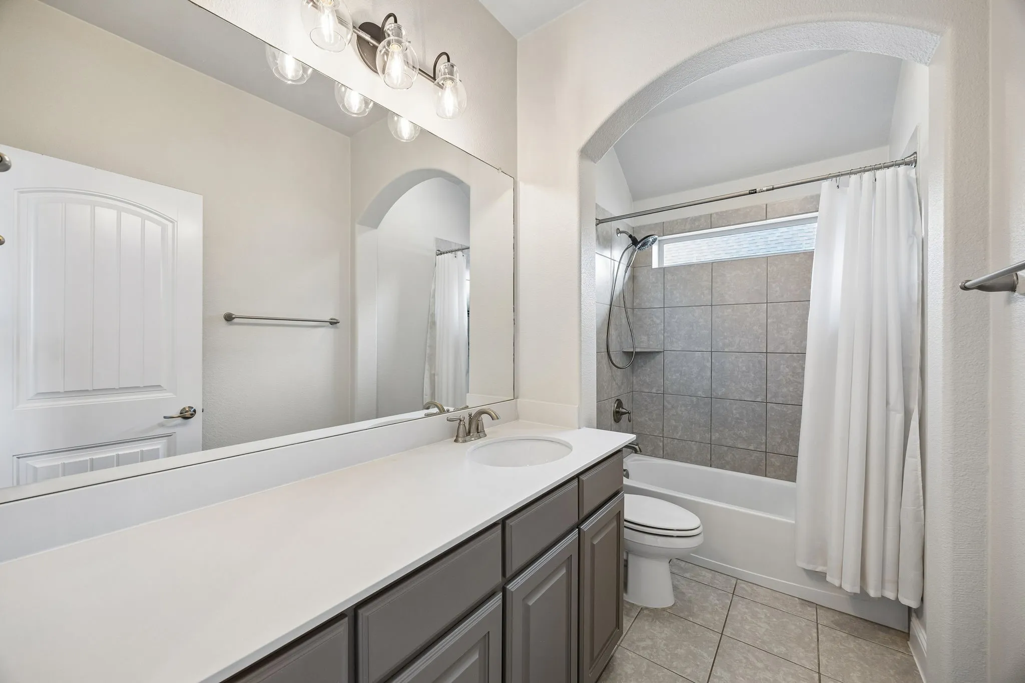 Single Family Residence For Sale in Dallas County , 6827 Sunshade Lane, Dallas, Texas 75236, 4 Bedrooms, 3 Bathrooms, 2 Garage spaces, 3,090 Sqft, built in 2015, Price $519,500, mls#21293944, Real Estate Agent in Dallas, Homes For Sale in Dallas county, Homes For Sale in Dallas, Realtor in Dallas Texas, Real Estate Brokerage Independent Realty Texas, Luminita Cordes Realtor