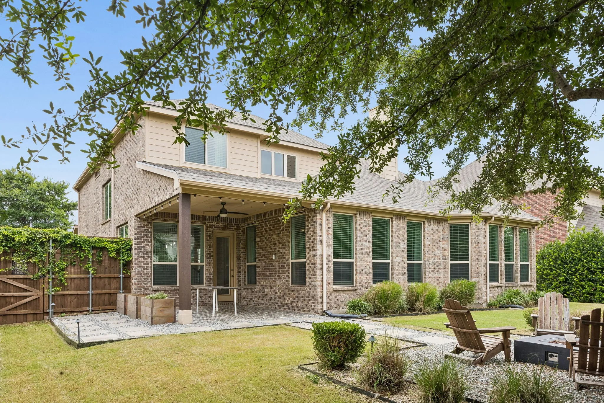 Single Family Residence For Sale in Dallas County , 6827 Sunshade Lane, Dallas, Texas 75236, 4 Bedrooms, 3 Bathrooms, 2 Garage spaces, 3,090 Sqft, built in 2015, Price $519,500, mls#21293944, Real Estate Agent in Dallas, Homes For Sale in Dallas county, Homes For Sale in Dallas, Realtor in Dallas Texas, Real Estate Brokerage Independent Realty Texas, Luminita Cordes Realtor