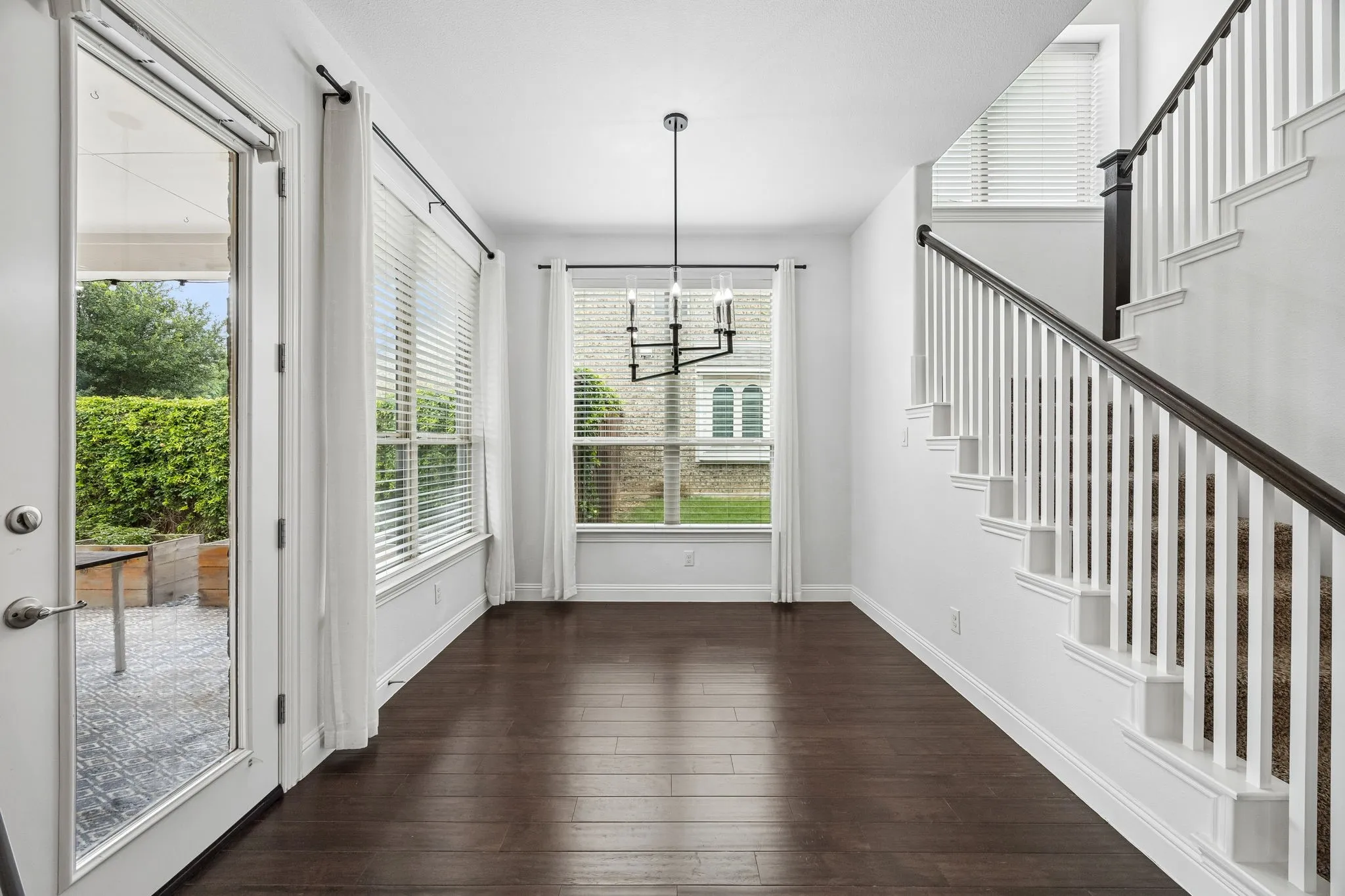 Single Family Residence For Sale in Dallas County , 6827 Sunshade Lane, Dallas, Texas 75236, 4 Bedrooms, 3 Bathrooms, 2 Garage spaces, 3,090 Sqft, built in 2015, Price $519,500, mls#21293944, Real Estate Agent in Dallas, Homes For Sale in Dallas county, Homes For Sale in Dallas, Realtor in Dallas Texas, Real Estate Brokerage Independent Realty Texas, Luminita Cordes Realtor