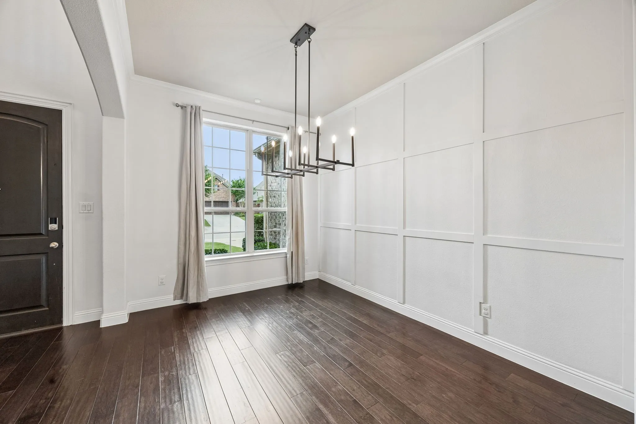 Single Family Residence For Sale in Dallas County , 6827 Sunshade Lane, Dallas, Texas 75236, 4 Bedrooms, 3 Bathrooms, 2 Garage spaces, 3,090 Sqft, built in 2015, Price $519,500, mls#21293944, Real Estate Agent in Dallas, Homes For Sale in Dallas county, Homes For Sale in Dallas, Realtor in Dallas Texas, Real Estate Brokerage Independent Realty Texas, Luminita Cordes Realtor