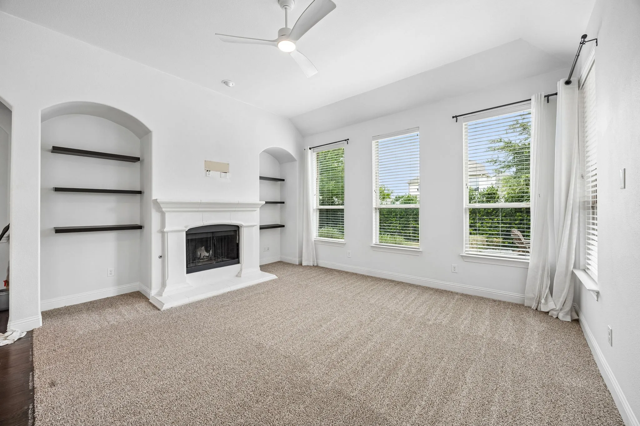 Single Family Residence For Sale in Dallas County , 6827 Sunshade Lane, Dallas, Texas 75236, 4 Bedrooms, 3 Bathrooms, 2 Garage spaces, 3,090 Sqft, built in 2015, Price $519,500, mls#21293944, Real Estate Agent in Dallas, Homes For Sale in Dallas county, Homes For Sale in Dallas, Realtor in Dallas Texas, Real Estate Brokerage Independent Realty Texas, Luminita Cordes Realtor