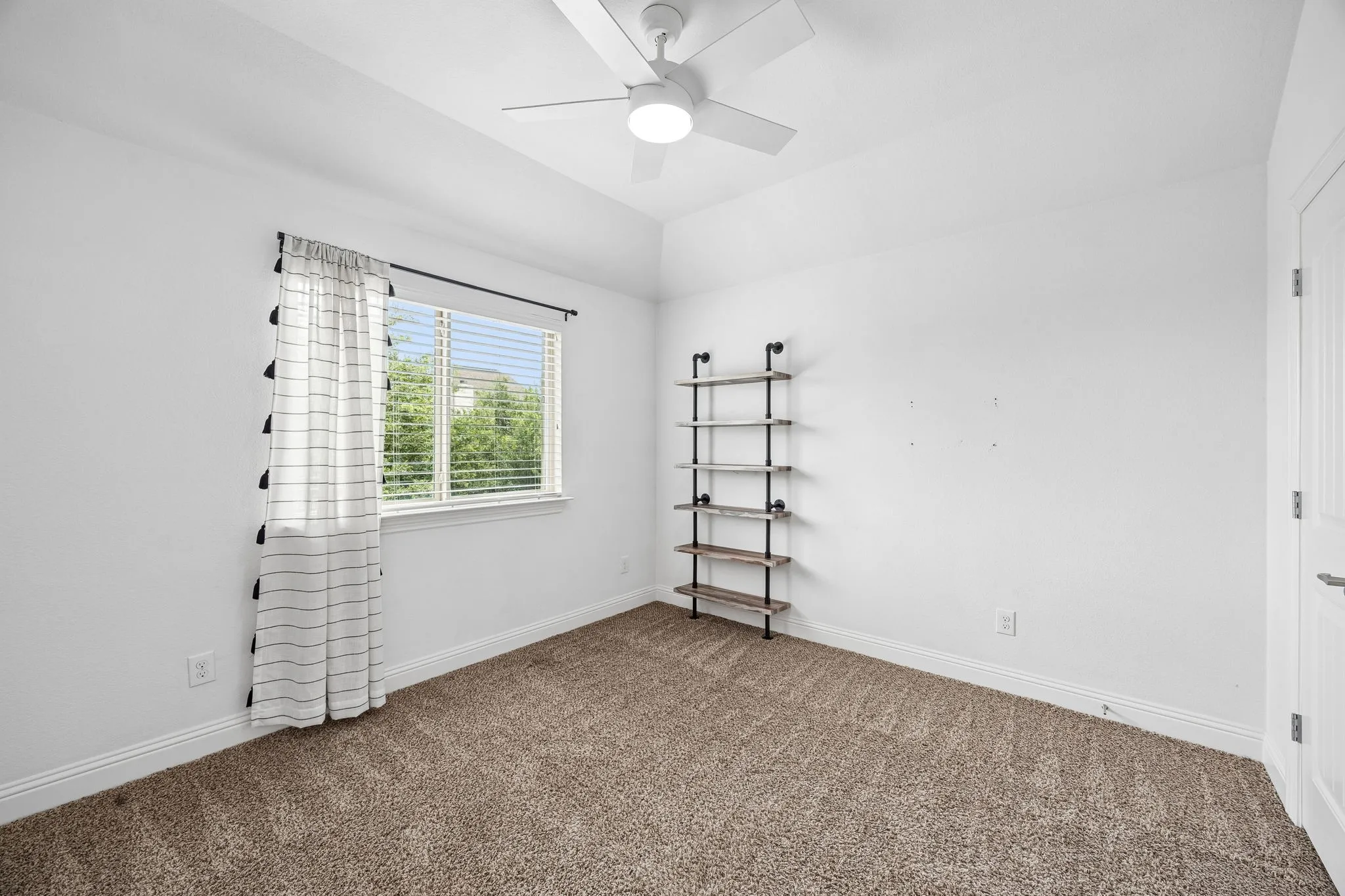 Single Family Residence For Sale in Dallas County , 6827 Sunshade Lane, Dallas, Texas 75236, 4 Bedrooms, 3 Bathrooms, 2 Garage spaces, 3,090 Sqft, built in 2015, Price $519,500, mls#21293944, Real Estate Agent in Dallas, Homes For Sale in Dallas county, Homes For Sale in Dallas, Realtor in Dallas Texas, Real Estate Brokerage Independent Realty Texas, Luminita Cordes Realtor