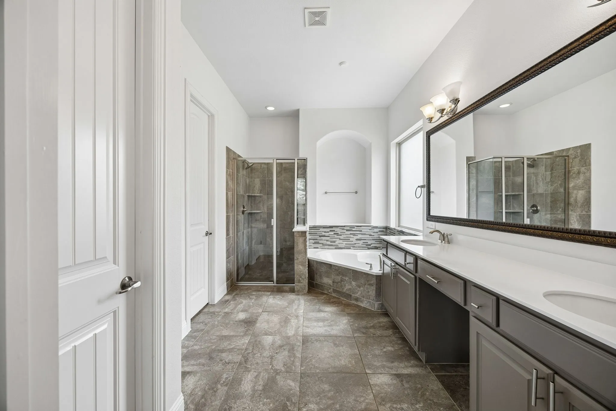Single Family Residence For Sale in Dallas County , 6827 Sunshade Lane, Dallas, Texas 75236, 4 Bedrooms, 3 Bathrooms, 2 Garage spaces, 3,090 Sqft, built in 2015, Price $519,500, mls#21293944, Real Estate Agent in Dallas, Homes For Sale in Dallas county, Homes For Sale in Dallas, Realtor in Dallas Texas, Real Estate Brokerage Independent Realty Texas, Luminita Cordes Realtor