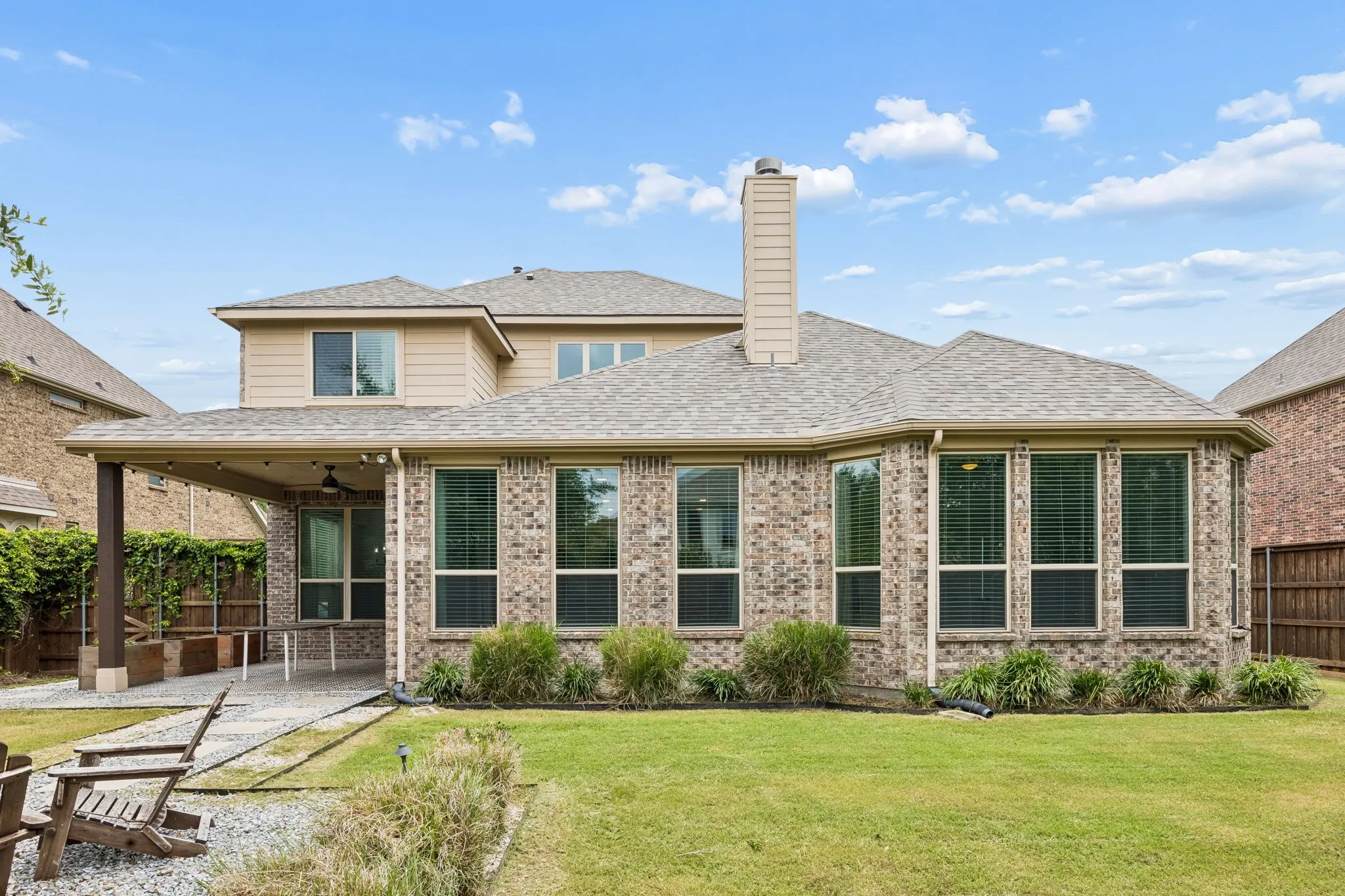 Single Family Residence For Sale in Dallas County , 6827 Sunshade Lane, Dallas, Texas 75236, 4 Bedrooms, 3 Bathrooms, 2 Garage spaces, 3,090 Sqft, built in 2015, Price $519,500, mls#21293944, Real Estate Agent in Dallas, Homes For Sale in Dallas county, Homes For Sale in Dallas, Realtor in Dallas Texas, Real Estate Brokerage Independent Realty Texas, Luminita Cordes Realtor