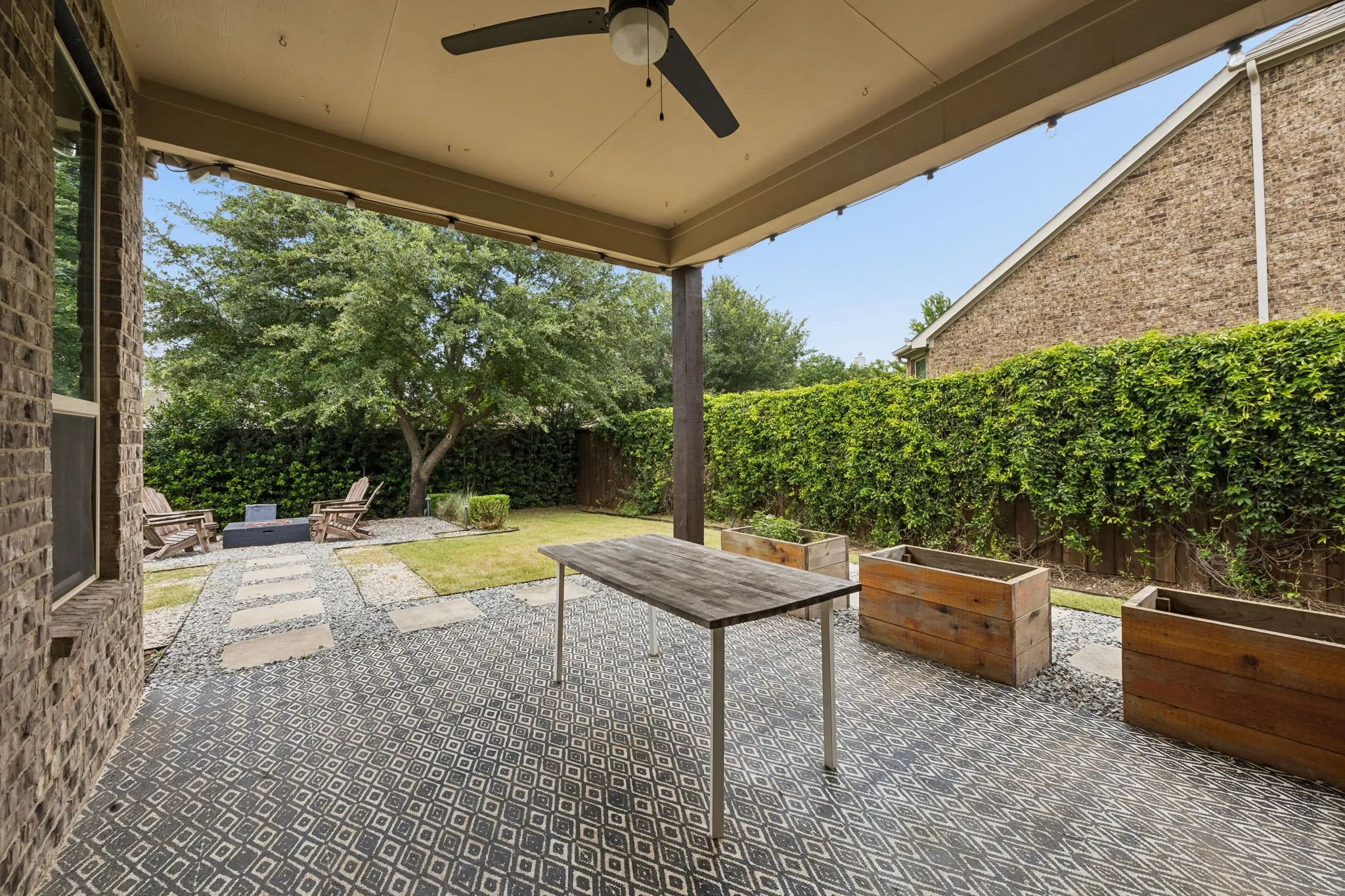 Single Family Residence For Sale in Dallas County , 6827 Sunshade Lane, Dallas, Texas 75236, 4 Bedrooms, 3 Bathrooms, 2 Garage spaces, 3,090 Sqft, built in 2015, Price $519,500, mls#21293944, Real Estate Agent in Dallas, Homes For Sale in Dallas county, Homes For Sale in Dallas, Realtor in Dallas Texas, Real Estate Brokerage Independent Realty Texas, Luminita Cordes Realtor