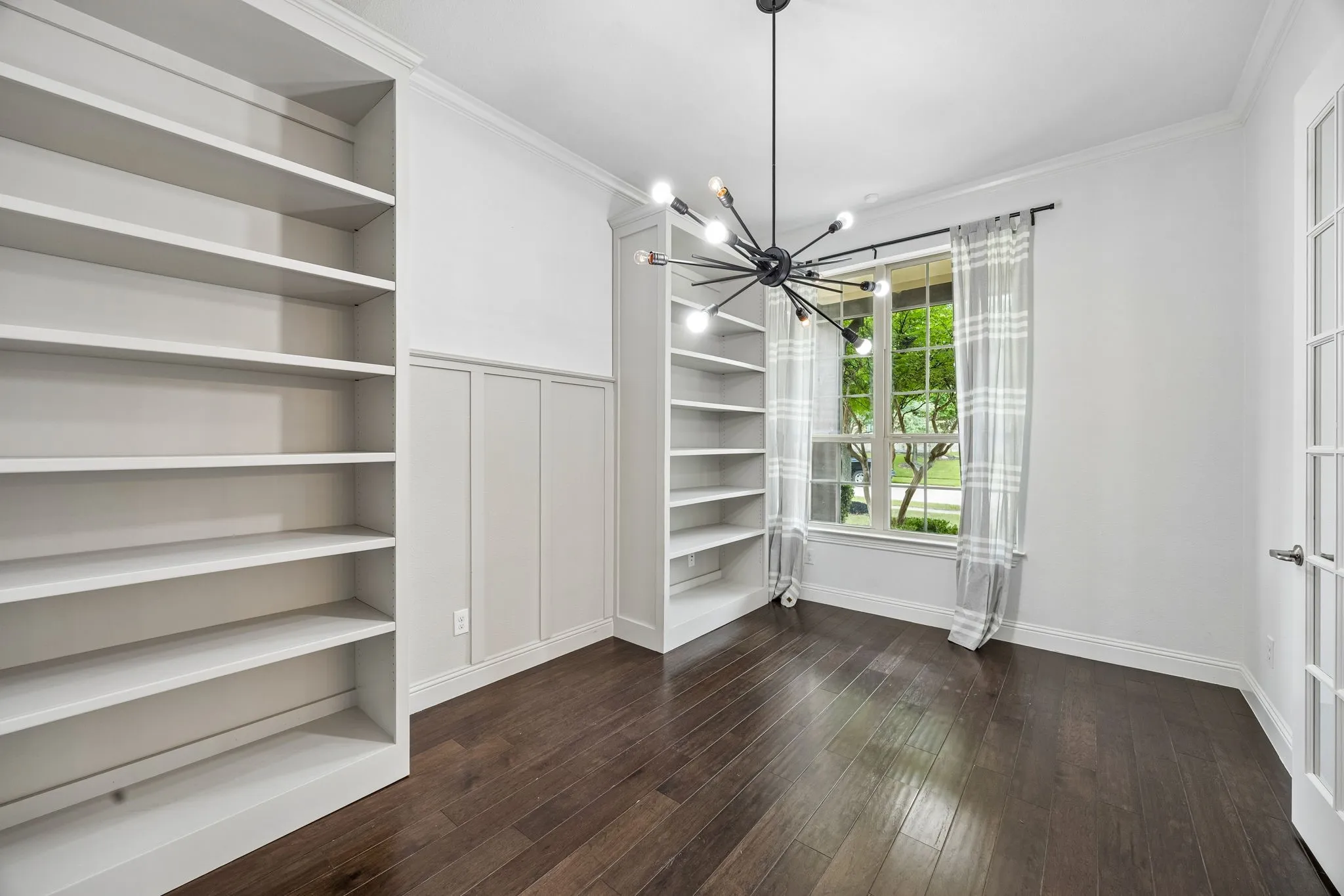 Single Family Residence For Sale in Dallas County , 6827 Sunshade Lane, Dallas, Texas 75236, 4 Bedrooms, 3 Bathrooms, 2 Garage spaces, 3,090 Sqft, built in 2015, Price $519,500, mls#21293944, Real Estate Agent in Dallas, Homes For Sale in Dallas county, Homes For Sale in Dallas, Realtor in Dallas Texas, Real Estate Brokerage Independent Realty Texas, Luminita Cordes Realtor