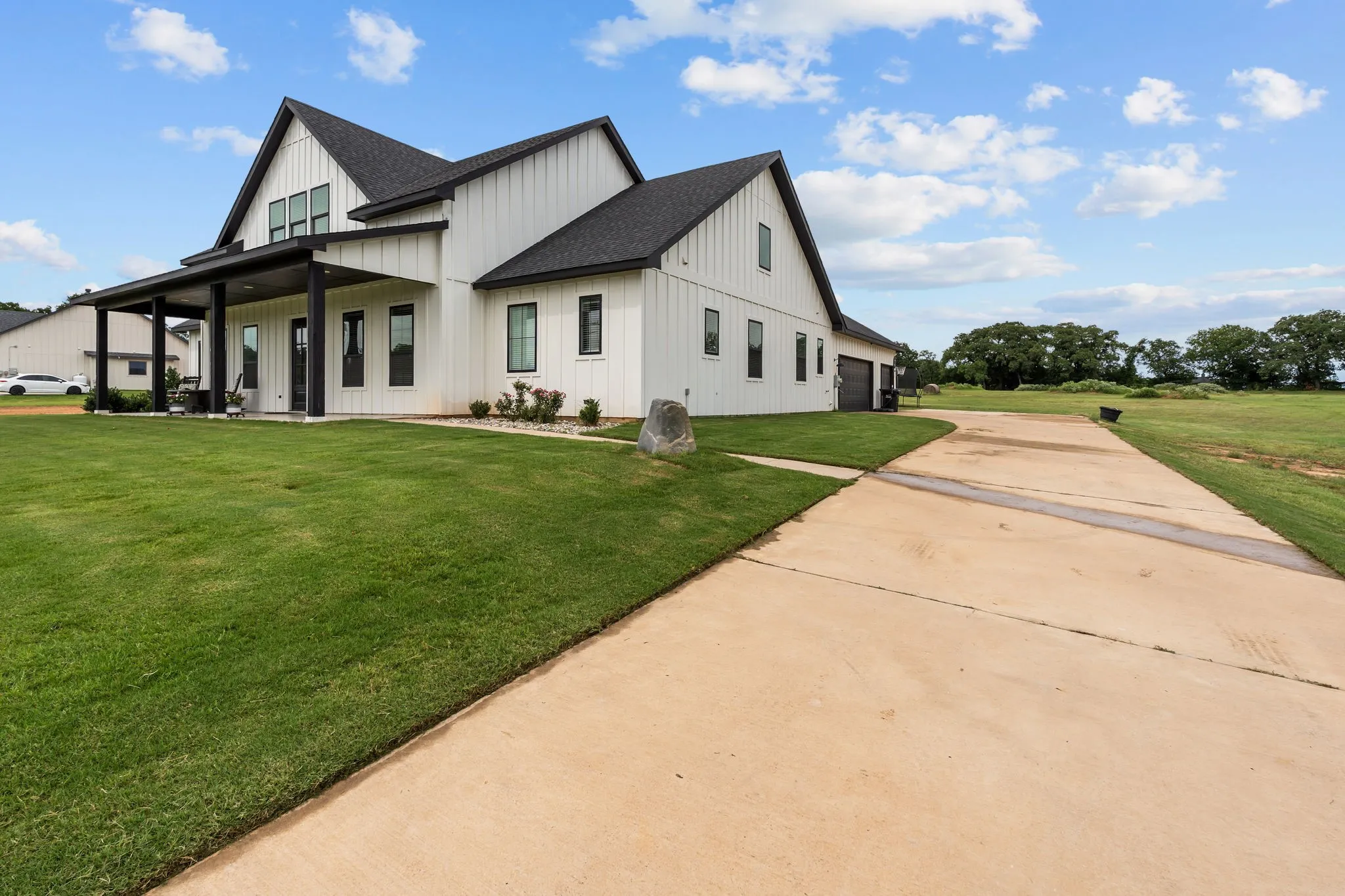 Single Family Residence For Sale in Parker County , 204 Zebrastone Way, Poolville, Texas 76487, 5 Bedroom, 4 Bathroom, 3 Garage spaces, 2,796 Sqft, built in 2021, mls#21294399, Real Estate Agent in Poolville, Homes For Sale in Parker county, Homes For Sale in Poolville, Realtor in Poolville Texas, Real Estate Brokerage Independent Realty Texas, Luminita Cordes Realtor