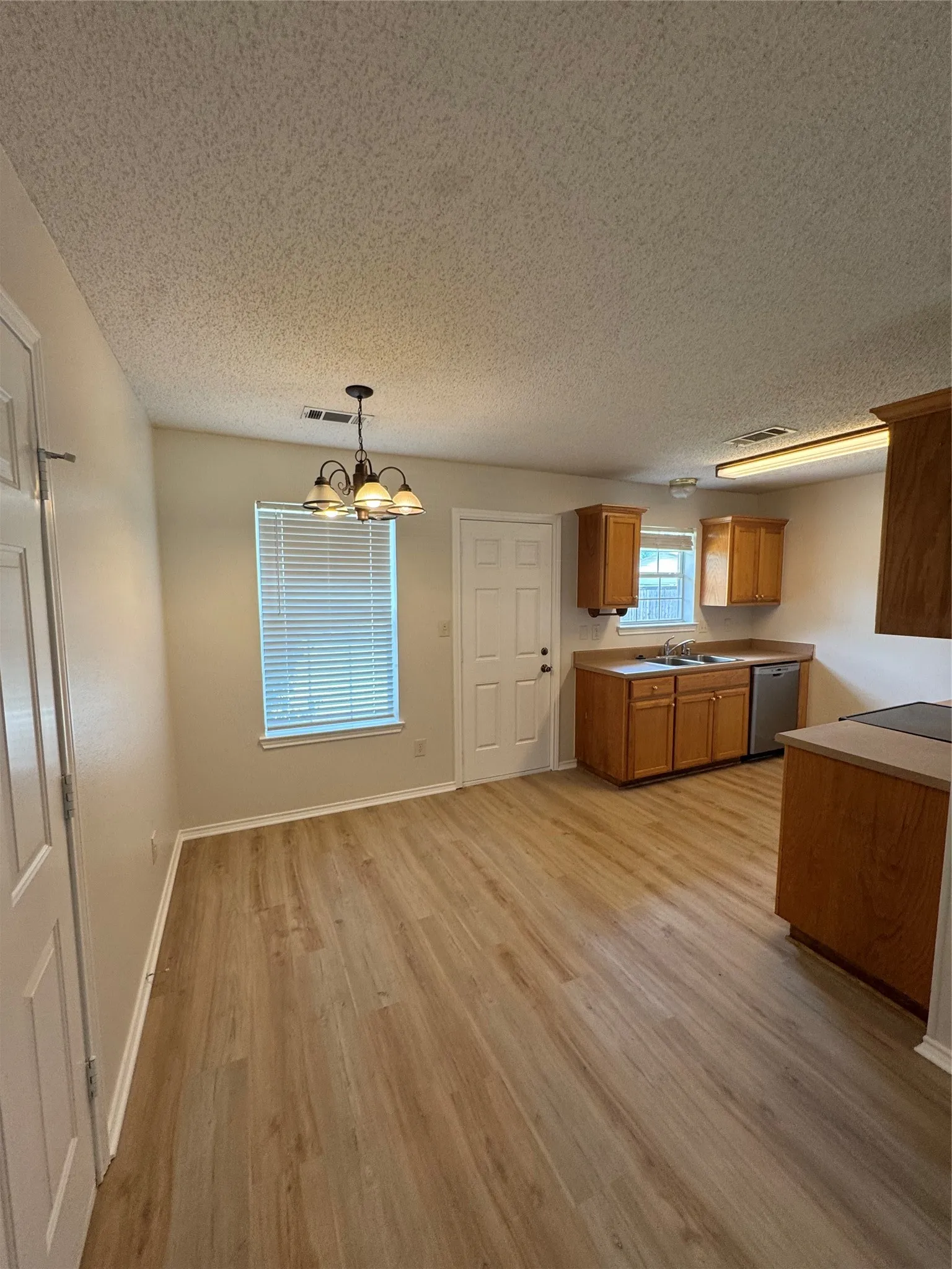 Single Family Residence For Sale in Collin County , 1109 N Riggins Street, Anna, Texas 75409, 3 Bedroom, 2 Bathroom, 1 Garage spaces, 1,098 Sqft, built in 2000, mls#21293215, Real Estate Agent in Anna, Homes For Sale in Collin county, Homes For Sale in Anna, Realtor in Anna Texas, Real Estate Brokerage Independent Realty Texas, Luminita Cordes Realtor