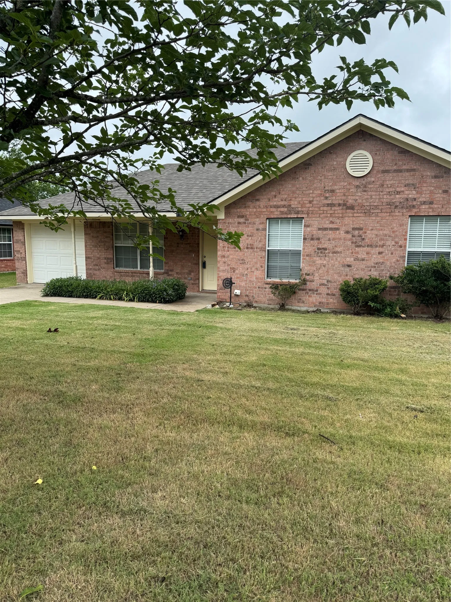 Single Family Residence For Sale in Collin County , 1109 N Riggins Street, Anna, Texas 75409, 3 Bedroom, 2 Bathroom, 1 Garage spaces, 1,098 Sqft, built in 2000, mls#21293215, Real Estate Agent in Anna, Homes For Sale in Collin county, Homes For Sale in Anna, Realtor in Anna Texas, Real Estate Brokerage Independent Realty Texas, Luminita Cordes Realtor