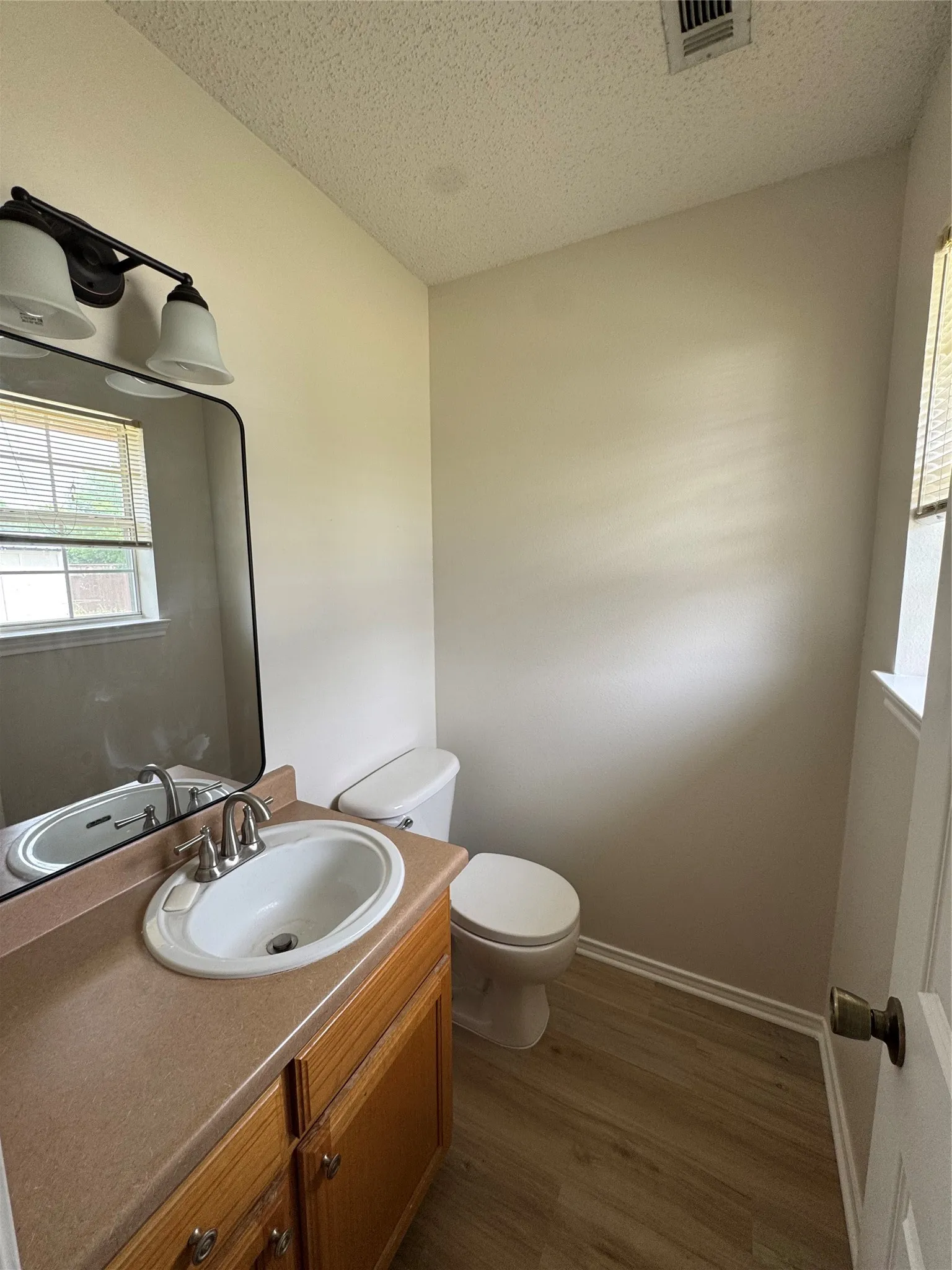 Single Family Residence For Sale in Collin County , 1109 N Riggins Street, Anna, Texas 75409, 3 Bedroom, 2 Bathroom, 1 Garage spaces, 1,098 Sqft, built in 2000, mls#21293215, Real Estate Agent in Anna, Homes For Sale in Collin county, Homes For Sale in Anna, Realtor in Anna Texas, Real Estate Brokerage Independent Realty Texas, Luminita Cordes Realtor