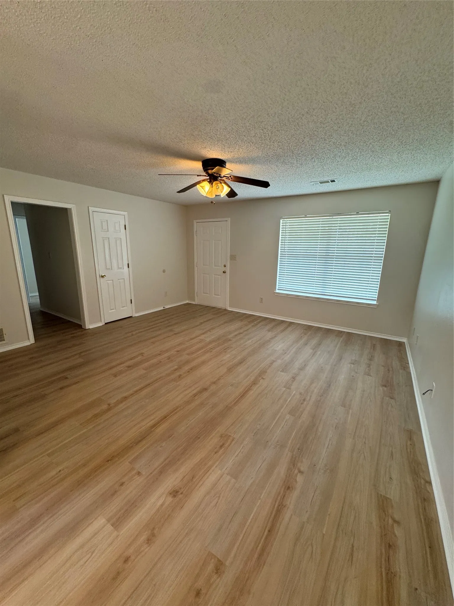 Single Family Residence For Sale in Collin County , 1109 N Riggins Street, Anna, Texas 75409, 3 Bedroom, 2 Bathroom, 1 Garage spaces, 1,098 Sqft, built in 2000, mls#21293215, Real Estate Agent in Anna, Homes For Sale in Collin county, Homes For Sale in Anna, Realtor in Anna Texas, Real Estate Brokerage Independent Realty Texas, Luminita Cordes Realtor