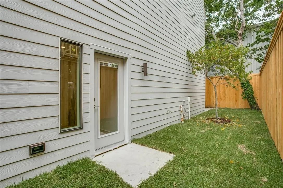Townhouse For Rent in Dallas County , 2627 Kimsey Drive 103, Dallas, Texas 75235, 2 Bedroom, 3 Bathroom, 2 Garage spaces, 1,796 Sqft, built in 2018, mls#21294511, Real Estate Agent in Dallas, Homes For Rent in Dallas county, Homes For Rent in Dallas, Realtor in Dallas Texas, Real Estate Brokerage Independent Realty Texas, Luminita Cordes Realtor