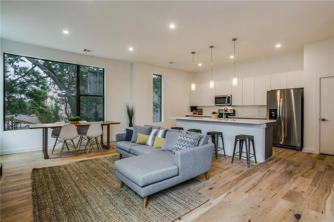 Townhouse For Rent in Dallas County , 2627 Kimsey Drive 102, Dallas, Texas 75235, 2 Bedroom, 3 Bathroom, 2 Garage spaces, 1,796 Sqft, built in 2018, mls#21294515, Real Estate Agent in Dallas, Homes For Rent in Dallas county, Homes For Rent in Dallas, Realtor in Dallas Texas, Real Estate Brokerage Independent Realty Texas, Luminita Cordes Realtor