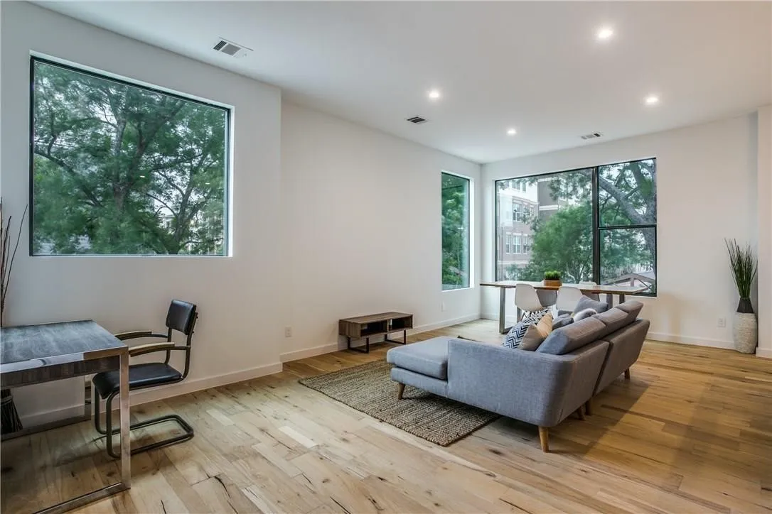 Townhouse For Rent in Dallas County , 2627 Kimsey Drive 102, Dallas, Texas 75235, 2 Bedroom, 3 Bathroom, 2 Garage spaces, 1,796 Sqft, built in 2018, mls#21294515, Real Estate Agent in Dallas, Homes For Rent in Dallas county, Homes For Rent in Dallas, Realtor in Dallas Texas, Real Estate Brokerage Independent Realty Texas, Luminita Cordes Realtor