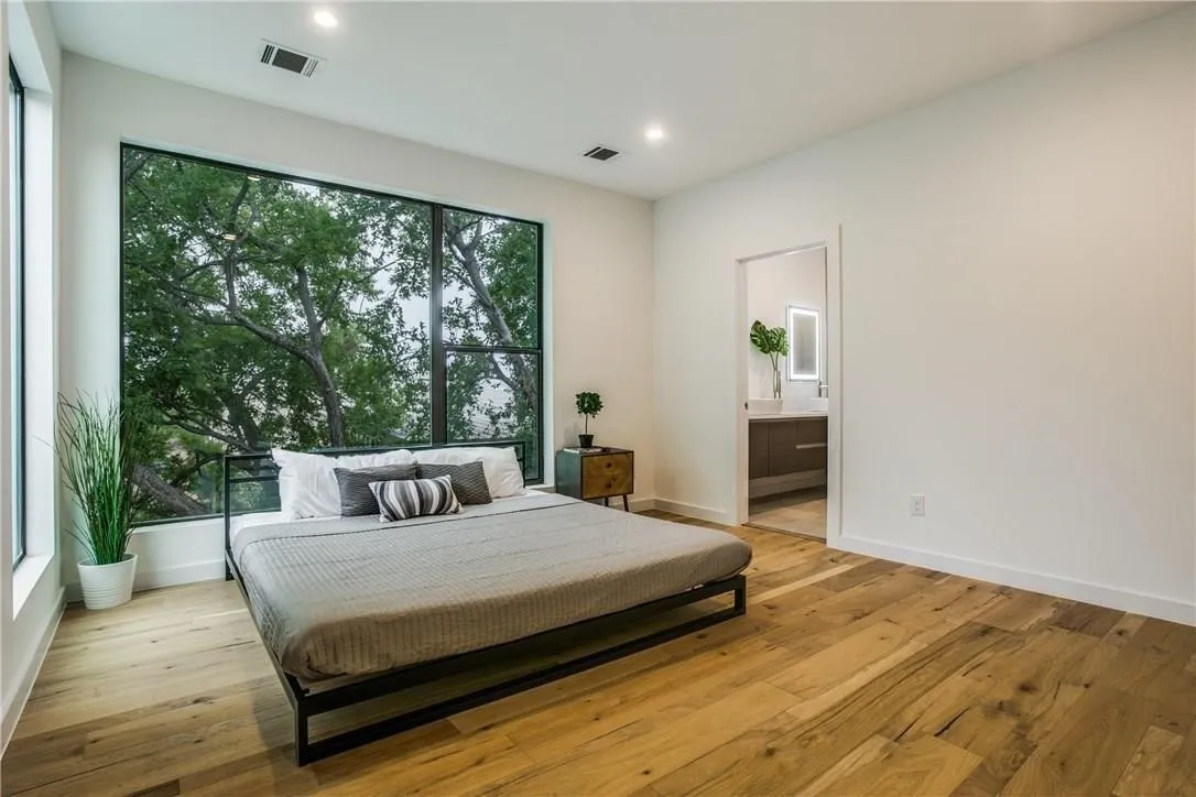 Townhouse For Rent in Dallas County , 2627 Kimsey Drive 102, Dallas, Texas 75235, 2 Bedroom, 3 Bathroom, 2 Garage spaces, 1,796 Sqft, built in 2018, mls#21294515, Real Estate Agent in Dallas, Homes For Rent in Dallas county, Homes For Rent in Dallas, Realtor in Dallas Texas, Real Estate Brokerage Independent Realty Texas, Luminita Cordes Realtor