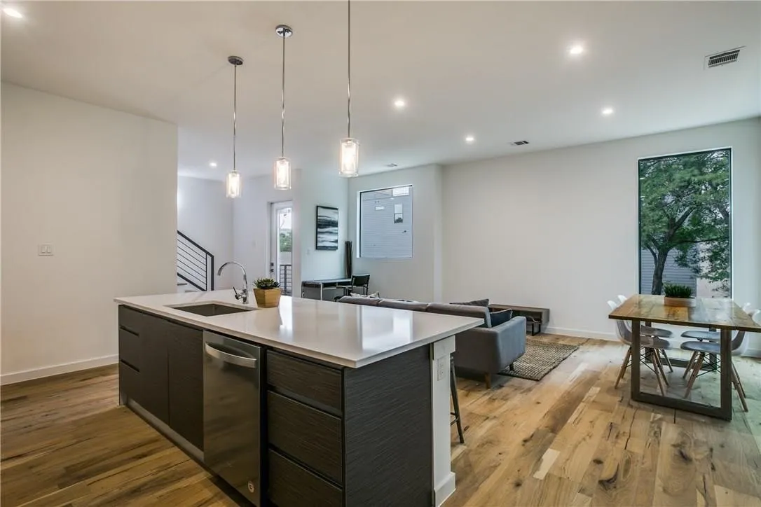 Townhouse For Rent in Dallas County , 2627 Kimsey Drive 102, Dallas, Texas 75235, 2 Bedroom, 3 Bathroom, 2 Garage spaces, 1,796 Sqft, built in 2018, mls#21294515, Real Estate Agent in Dallas, Homes For Rent in Dallas county, Homes For Rent in Dallas, Realtor in Dallas Texas, Real Estate Brokerage Independent Realty Texas, Luminita Cordes Realtor