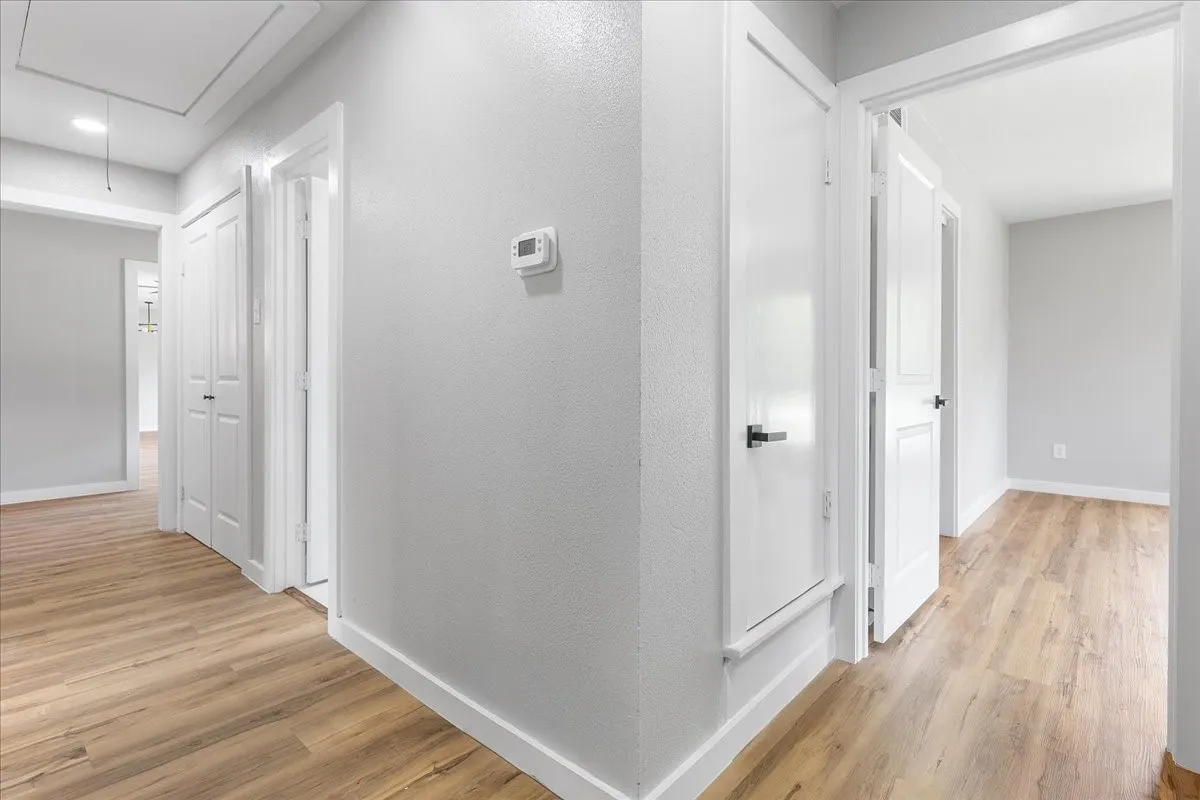 Single Family Residence For Sale in Dallas County , 706 W Five Mile Parkway, Dallas, Texas 75224, 3 Bedroom, 2 Bathroom, 2 Garage spaces, 2,136 Sqft, built in 1956, mls#21294524, Real Estate Agent in Dallas, Homes For Sale in Dallas county, Homes For Sale in Dallas, Realtor in Dallas Texas, Real Estate Brokerage Independent Realty Texas, Luminita Cordes Realtor