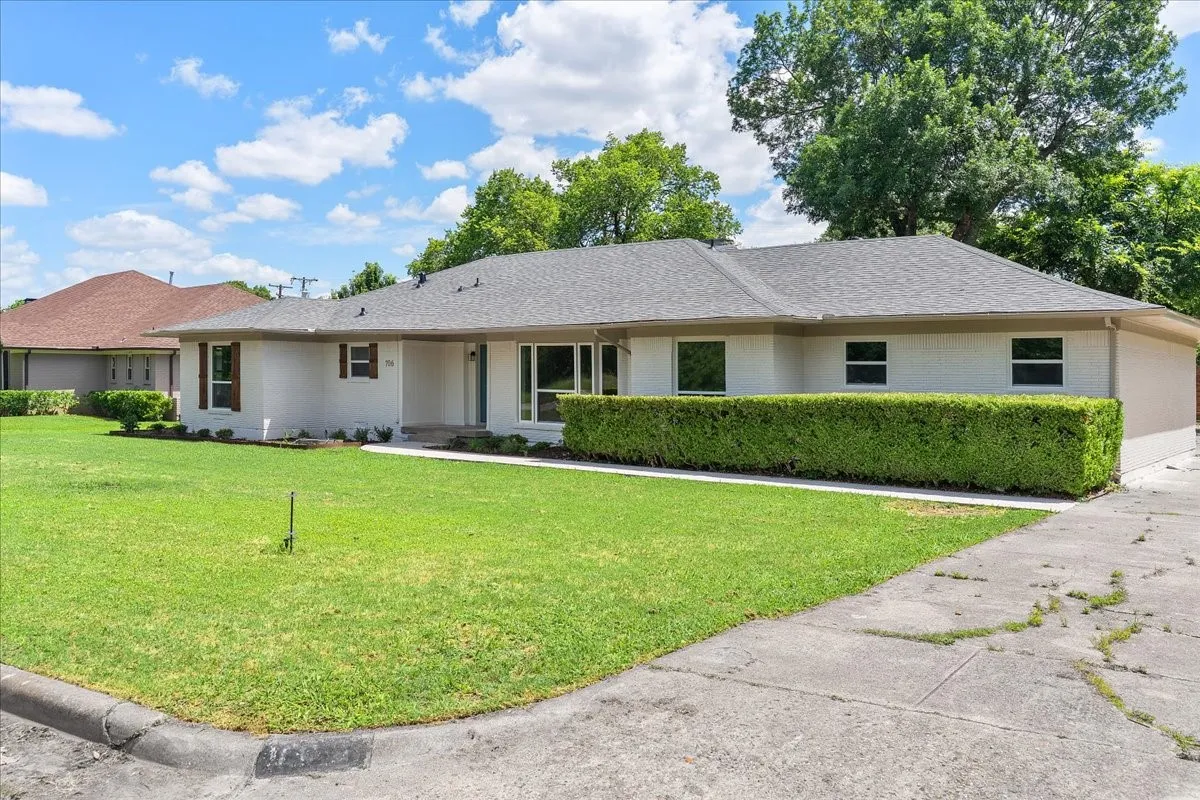 Single Family Residence For Sale in Dallas County , 706 W Five Mile Parkway, Dallas, Texas 75224, 3 Bedroom, 2 Bathroom, 2 Garage spaces, 2,136 Sqft, built in 1956, mls#21294524, Real Estate Agent in Dallas, Homes For Sale in Dallas county, Homes For Sale in Dallas, Realtor in Dallas Texas, Real Estate Brokerage Independent Realty Texas, Luminita Cordes Realtor