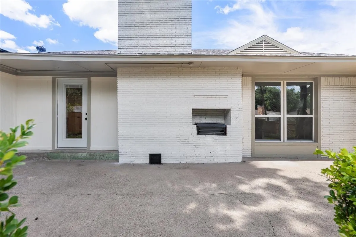 Single Family Residence For Sale in Dallas County , 706 W Five Mile Parkway, Dallas, Texas 75224, 3 Bedroom, 2 Bathroom, 2 Garage spaces, 2,136 Sqft, built in 1956, mls#21294524, Real Estate Agent in Dallas, Homes For Sale in Dallas county, Homes For Sale in Dallas, Realtor in Dallas Texas, Real Estate Brokerage Independent Realty Texas, Luminita Cordes Realtor