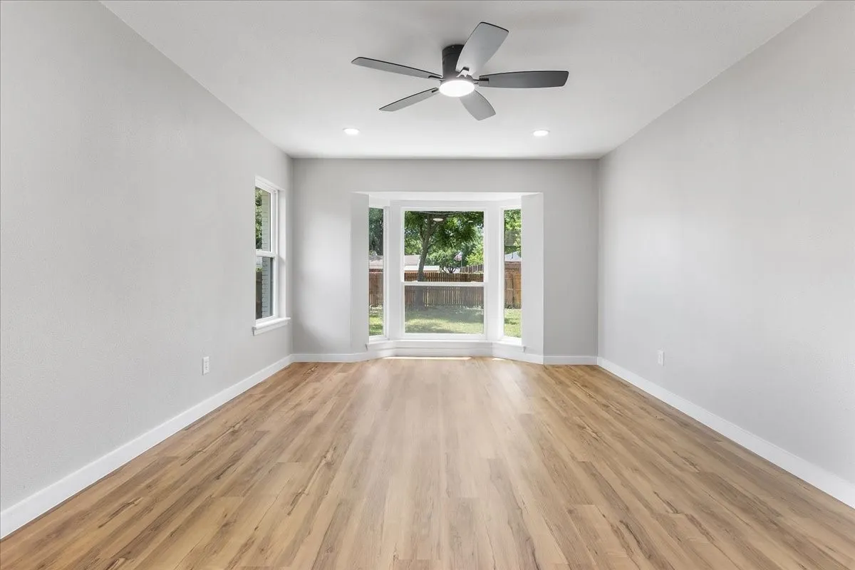 Single Family Residence For Sale in Dallas County , 706 W Five Mile Parkway, Dallas, Texas 75224, 3 Bedroom, 2 Bathroom, 2 Garage spaces, 2,136 Sqft, built in 1956, mls#21294524, Real Estate Agent in Dallas, Homes For Sale in Dallas county, Homes For Sale in Dallas, Realtor in Dallas Texas, Real Estate Brokerage Independent Realty Texas, Luminita Cordes Realtor