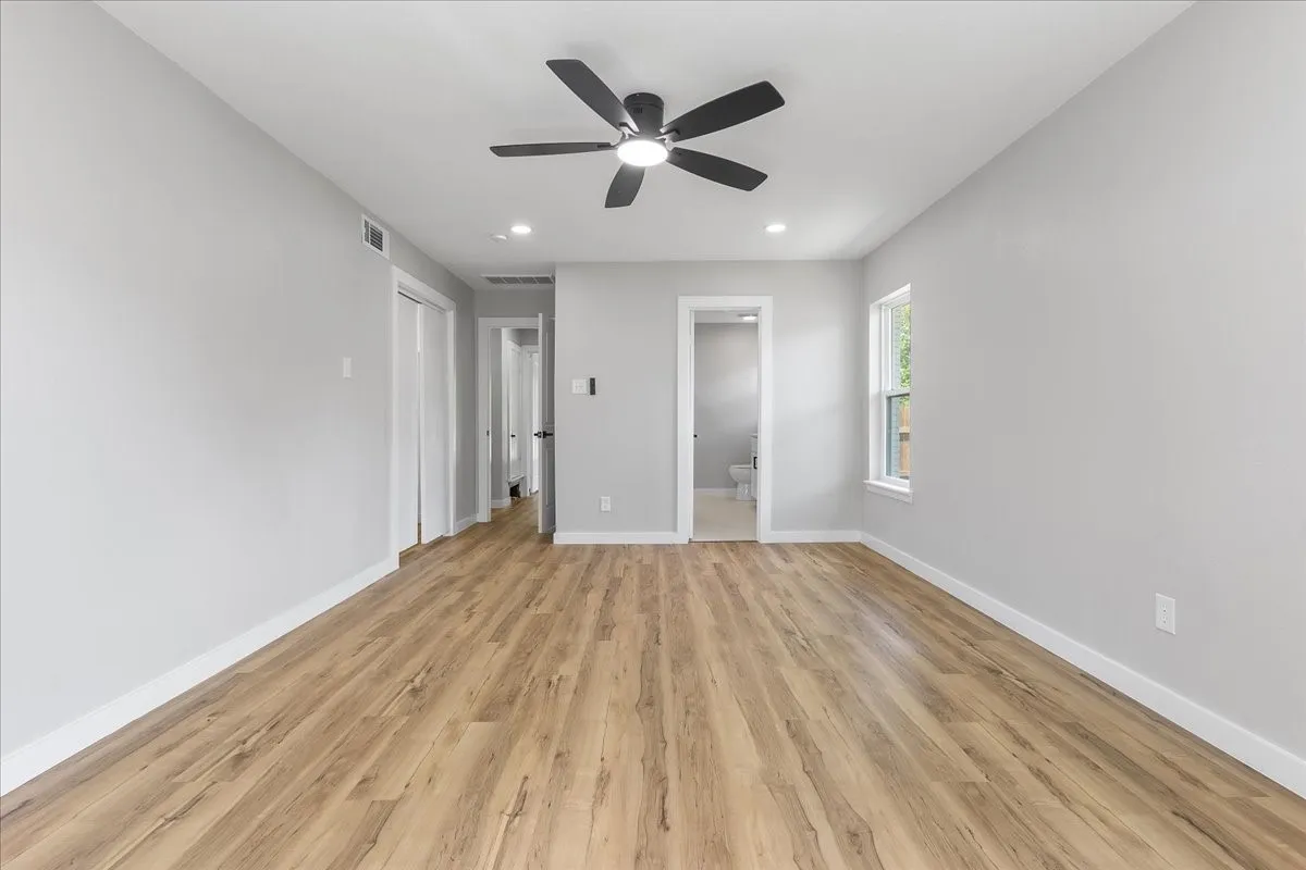 Single Family Residence For Sale in Dallas County , 706 W Five Mile Parkway, Dallas, Texas 75224, 3 Bedroom, 2 Bathroom, 2 Garage spaces, 2,136 Sqft, built in 1956, mls#21294524, Real Estate Agent in Dallas, Homes For Sale in Dallas county, Homes For Sale in Dallas, Realtor in Dallas Texas, Real Estate Brokerage Independent Realty Texas, Luminita Cordes Realtor