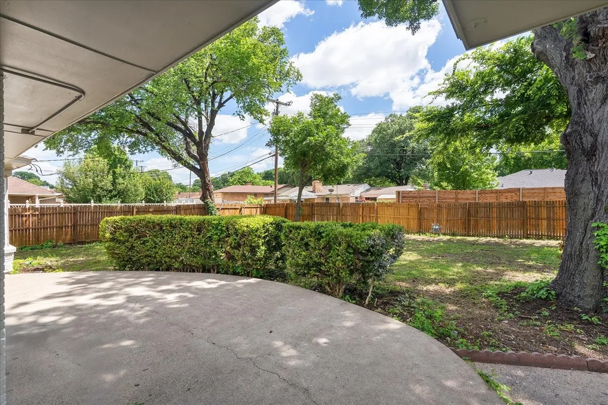 Single Family Residence For Sale in Dallas County , 706 W Five Mile Parkway, Dallas, Texas 75224, 3 Bedroom, 2 Bathroom, 2 Garage spaces, 2,136 Sqft, built in 1956, mls#21294524, Real Estate Agent in Dallas, Homes For Sale in Dallas county, Homes For Sale in Dallas, Realtor in Dallas Texas, Real Estate Brokerage Independent Realty Texas, Luminita Cordes Realtor