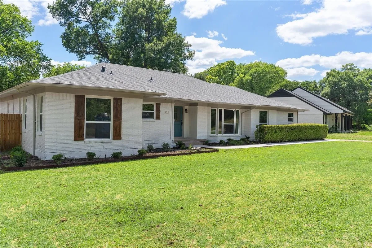 Single Family Residence For Sale in Dallas County , 706 W Five Mile Parkway, Dallas, Texas 75224, 3 Bedroom, 2 Bathroom, 2 Garage spaces, 2,136 Sqft, built in 1956, mls#21294524, Real Estate Agent in Dallas, Homes For Sale in Dallas county, Homes For Sale in Dallas, Realtor in Dallas Texas, Real Estate Brokerage Independent Realty Texas, Luminita Cordes Realtor