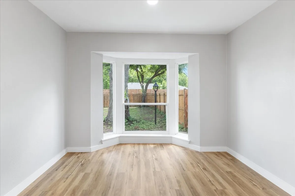Single Family Residence For Sale in Dallas County , 706 W Five Mile Parkway, Dallas, Texas 75224, 3 Bedroom, 2 Bathroom, 2 Garage spaces, 2,136 Sqft, built in 1956, mls#21294524, Real Estate Agent in Dallas, Homes For Sale in Dallas county, Homes For Sale in Dallas, Realtor in Dallas Texas, Real Estate Brokerage Independent Realty Texas, Luminita Cordes Realtor