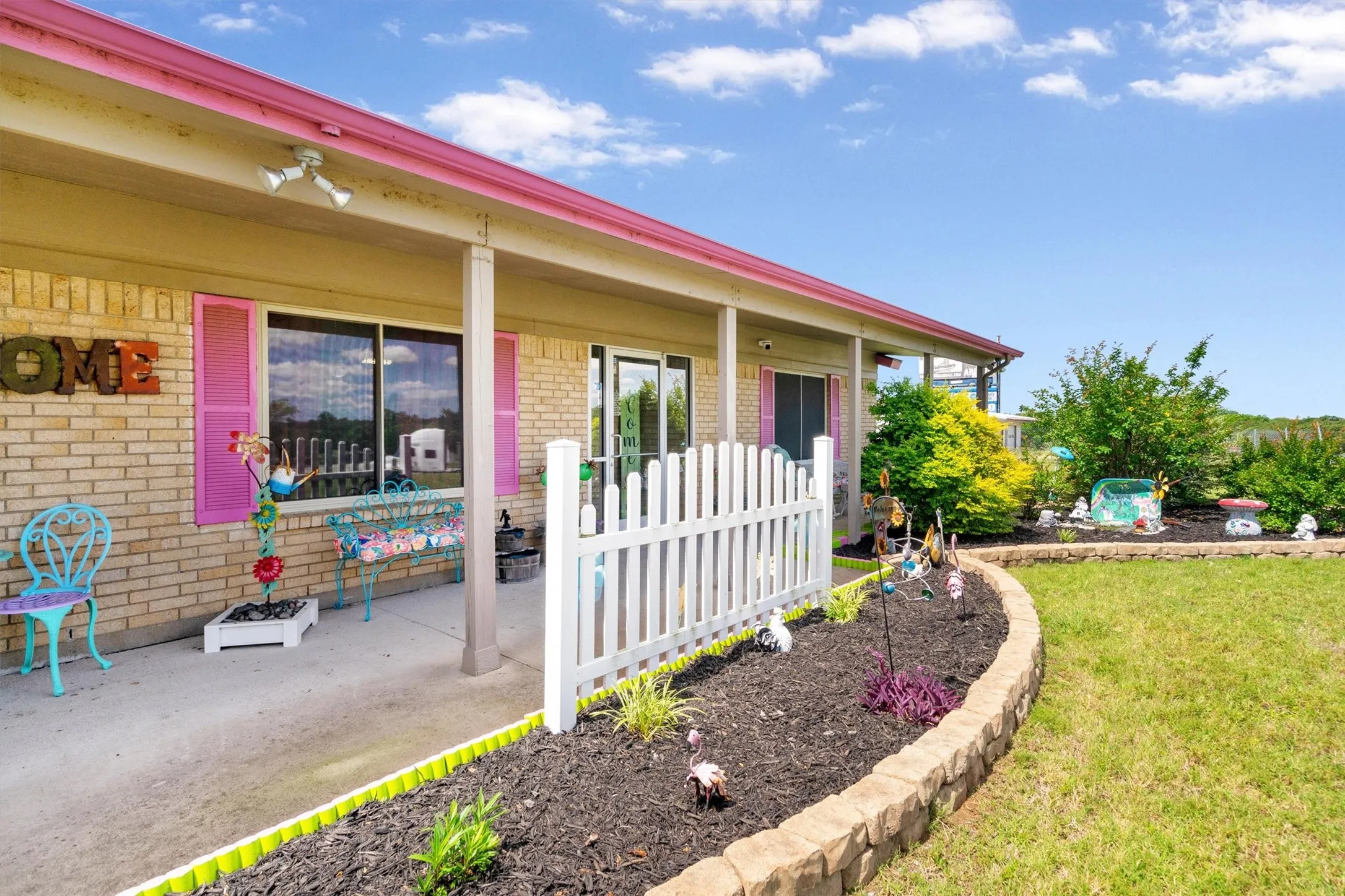 Retail For Sale in Johnson County , 5236 E Highway 67, Alvarado, Texas 76009, 0, 0, Garage spaces, 0 Sqft, built in 1980, mls#21291738, Real Estate Agent in Alvarado, Homes For Sale in Johnson county, Homes For Sale in Alvarado, Realtor in Alvarado Texas, Real Estate Brokerage Independent Realty Texas, Luminita Cordes Realtor