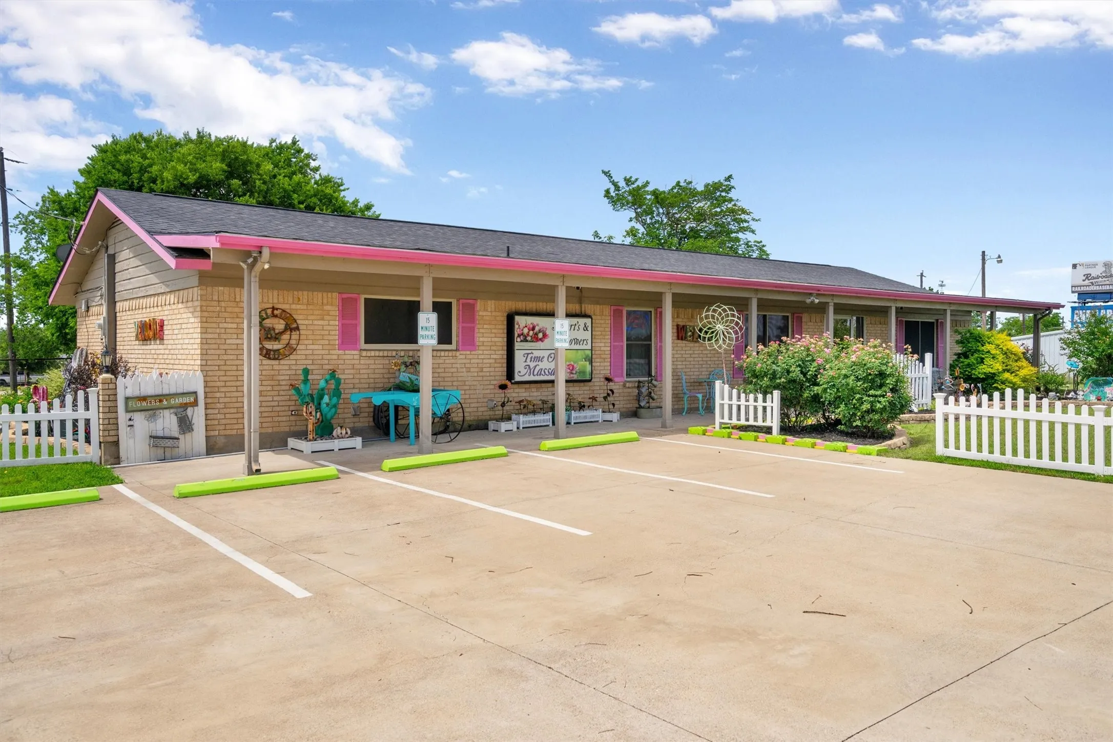 Retail For Sale in Johnson County , 5236 E Highway 67, Alvarado, Texas 76009, 0, 0, Garage spaces, 0 Sqft, built in 1980, mls#21291738, Real Estate Agent in Alvarado, Homes For Sale in Johnson county, Homes For Sale in Alvarado, Realtor in Alvarado Texas, Real Estate Brokerage Independent Realty Texas, Luminita Cordes Realtor