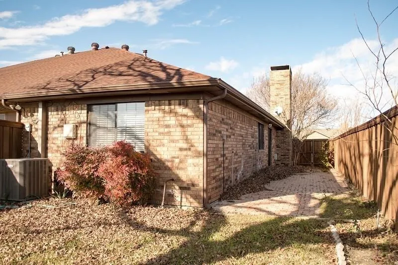 Duplex For Rent in Collin County , 1100 Wimbledon Lane, Plano, Texas 75075, 3 Bedroom, 2 Bathroom, 2 Garage spaces, 1,529 Sqft, built in 1984, mls#21294527, Real Estate Agent in Plano, Homes For Rent in Collin county, Homes For Rent in Plano, Realtor in Plano Texas, Real Estate Brokerage Independent Realty Texas, Luminita Cordes Realtor