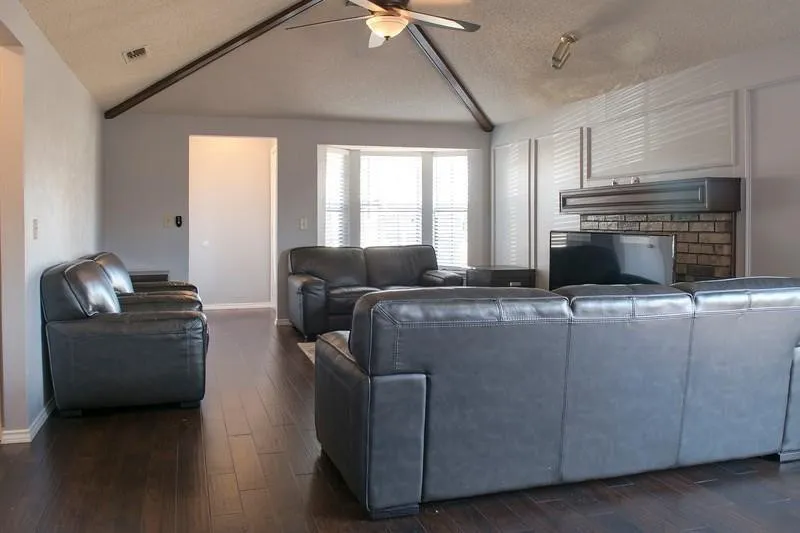 Duplex For Rent in Collin County , 1100 Wimbledon Lane, Plano, Texas 75075, 3 Bedroom, 2 Bathroom, 2 Garage spaces, 1,529 Sqft, built in 1984, mls#21294527, Real Estate Agent in Plano, Homes For Rent in Collin county, Homes For Rent in Plano, Realtor in Plano Texas, Real Estate Brokerage Independent Realty Texas, Luminita Cordes Realtor