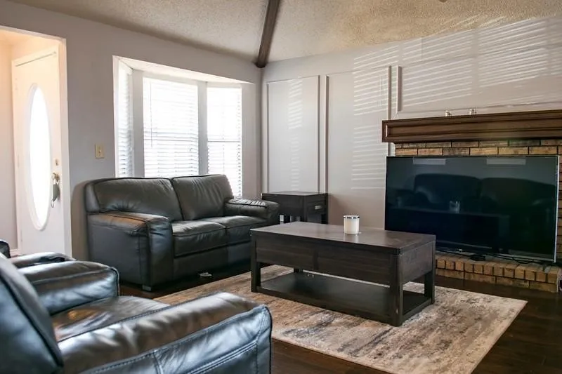 Duplex For Rent in Collin County , 1100 Wimbledon Lane, Plano, Texas 75075, 3 Bedroom, 2 Bathroom, 2 Garage spaces, 1,529 Sqft, built in 1984, mls#21294527, Real Estate Agent in Plano, Homes For Rent in Collin county, Homes For Rent in Plano, Realtor in Plano Texas, Real Estate Brokerage Independent Realty Texas, Luminita Cordes Realtor
