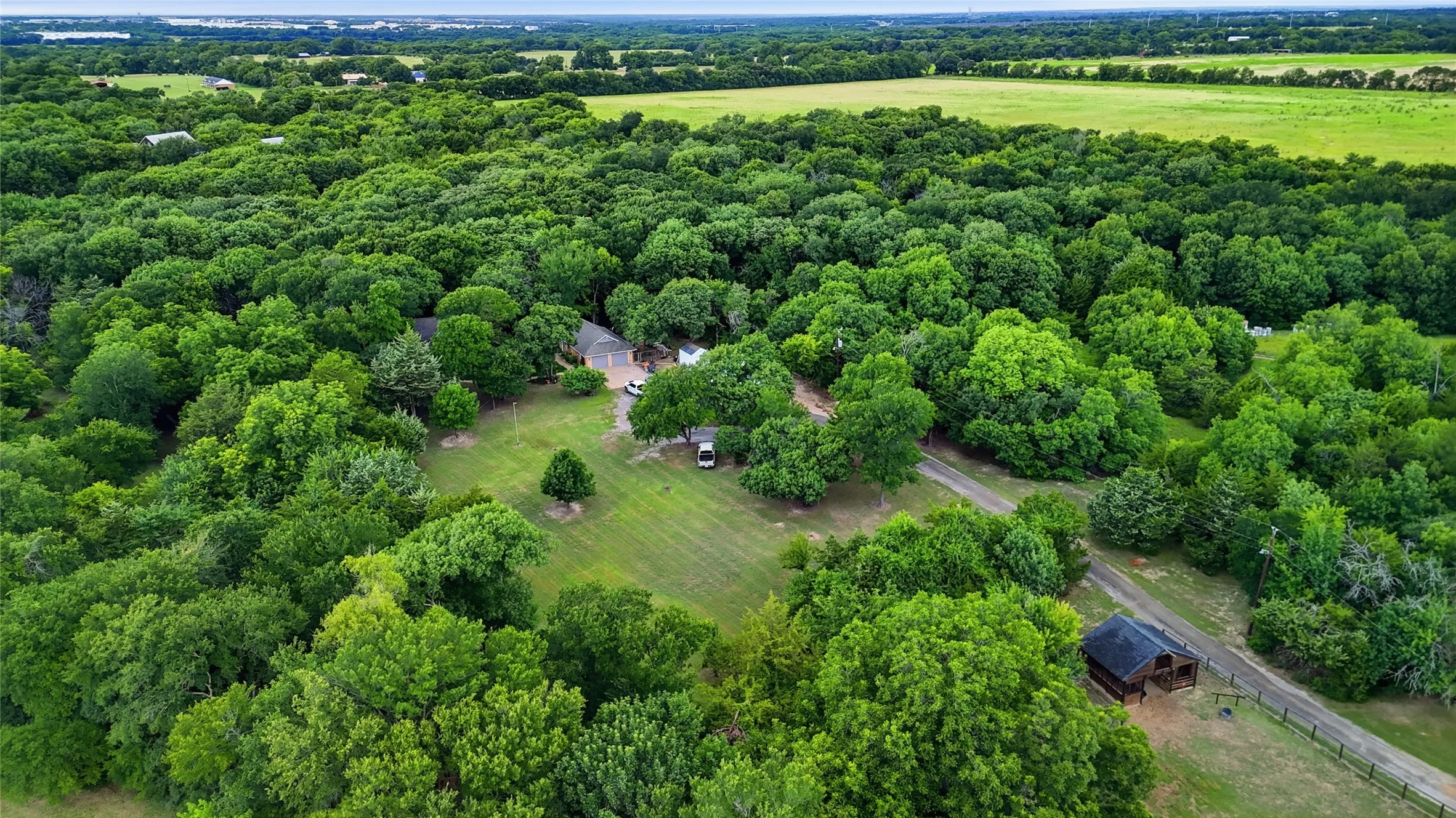 Single Family Residence For Sale in Collin County , 475 Wood Ridge Drive, New Hope, Texas 75071, 4 Bedroom, 4 Bathroom, 2 Garage spaces, 3,316 Sqft, built in 1984, mls#21292622, Real Estate Agent in New Hope, Homes For Sale in Collin county, Homes For Sale in New Hope, Realtor in New Hope Texas, Real Estate Brokerage Independent Realty Texas, Luminita Cordes Realtor