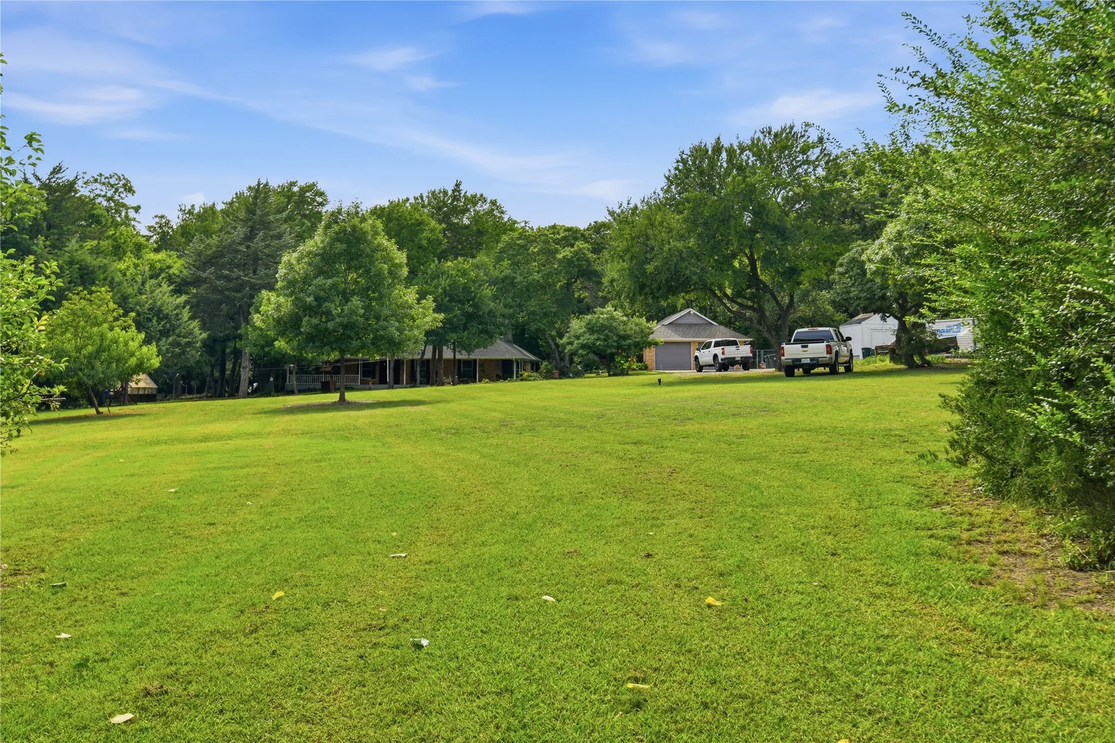 Single Family Residence For Sale in Collin County , 475 Wood Ridge Drive, New Hope, Texas 75071, 4 Bedroom, 4 Bathroom, 2 Garage spaces, 3,316 Sqft, built in 1984, mls#21292622, Real Estate Agent in New Hope, Homes For Sale in Collin county, Homes For Sale in New Hope, Realtor in New Hope Texas, Real Estate Brokerage Independent Realty Texas, Luminita Cordes Realtor