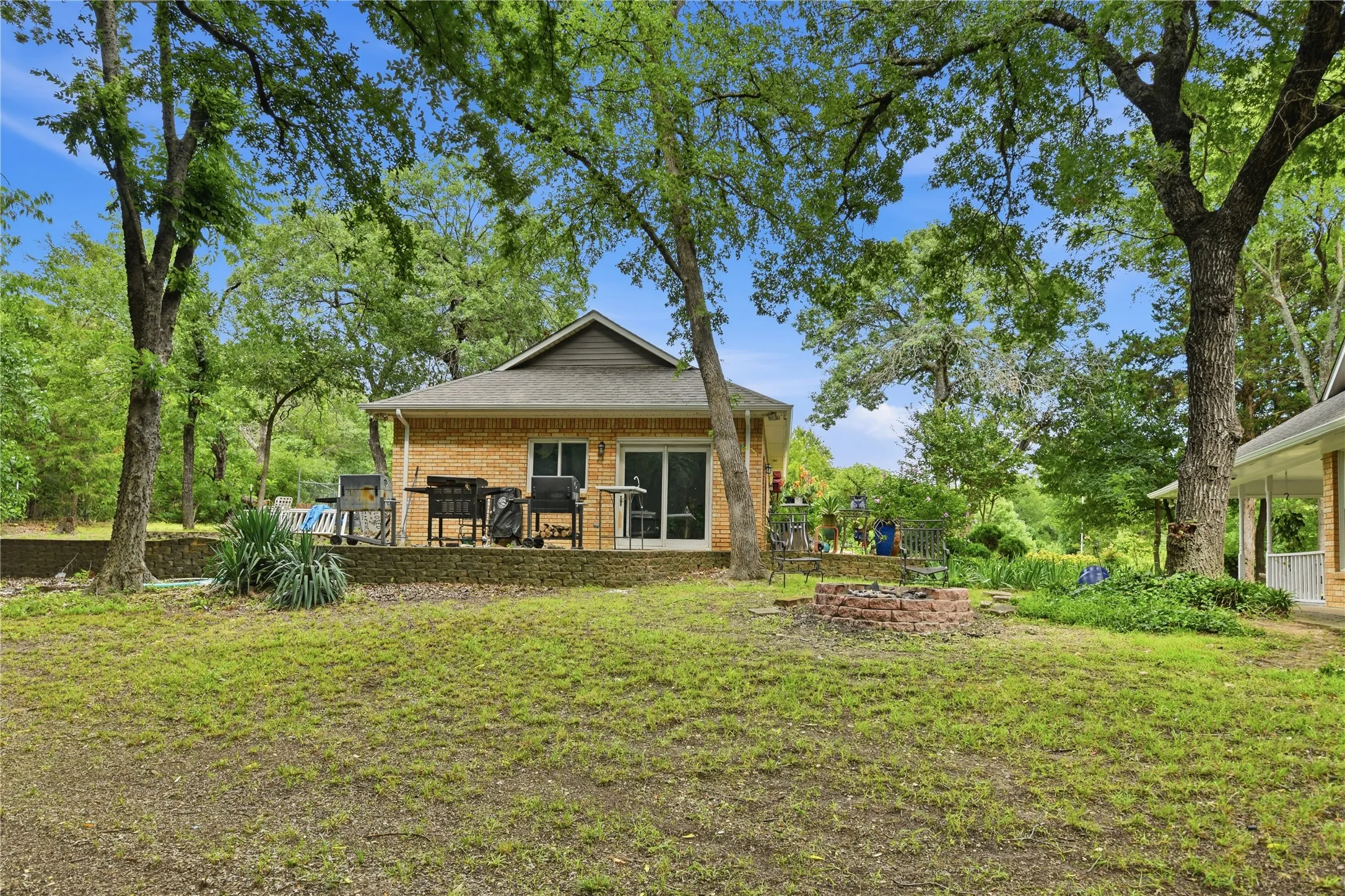 Single Family Residence For Sale in Collin County , 475 Wood Ridge Drive, New Hope, Texas 75071, 4 Bedroom, 4 Bathroom, 2 Garage spaces, 3,316 Sqft, built in 1984, mls#21292622, Real Estate Agent in New Hope, Homes For Sale in Collin county, Homes For Sale in New Hope, Realtor in New Hope Texas, Real Estate Brokerage Independent Realty Texas, Luminita Cordes Realtor