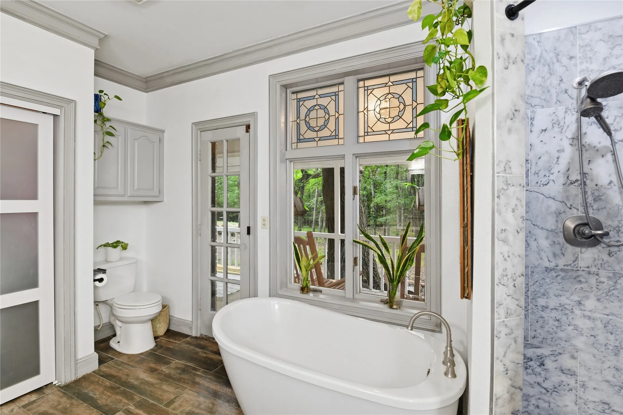 Master Bath w Walkin closet