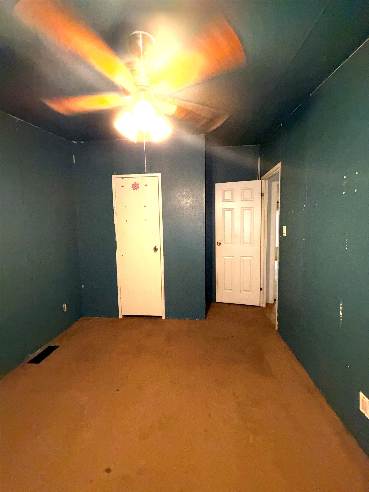 Manufactured Home For Sale in Johnson County , 1344 Honeysuckle Drive, Mansfield, Texas 76063, 3 Bedrooms, 2 Bathrooms, Garage spaces, 1,680 Sqft, built in 1996, Price $220,000, mls#21294328, Real Estate Agent in Mansfield, Homes For Sale in Johnson county, Homes For Sale in Mansfield, Realtor in Mansfield Texas, Real Estate Brokerage Independent Realty Texas, Luminita Cordes Realtor