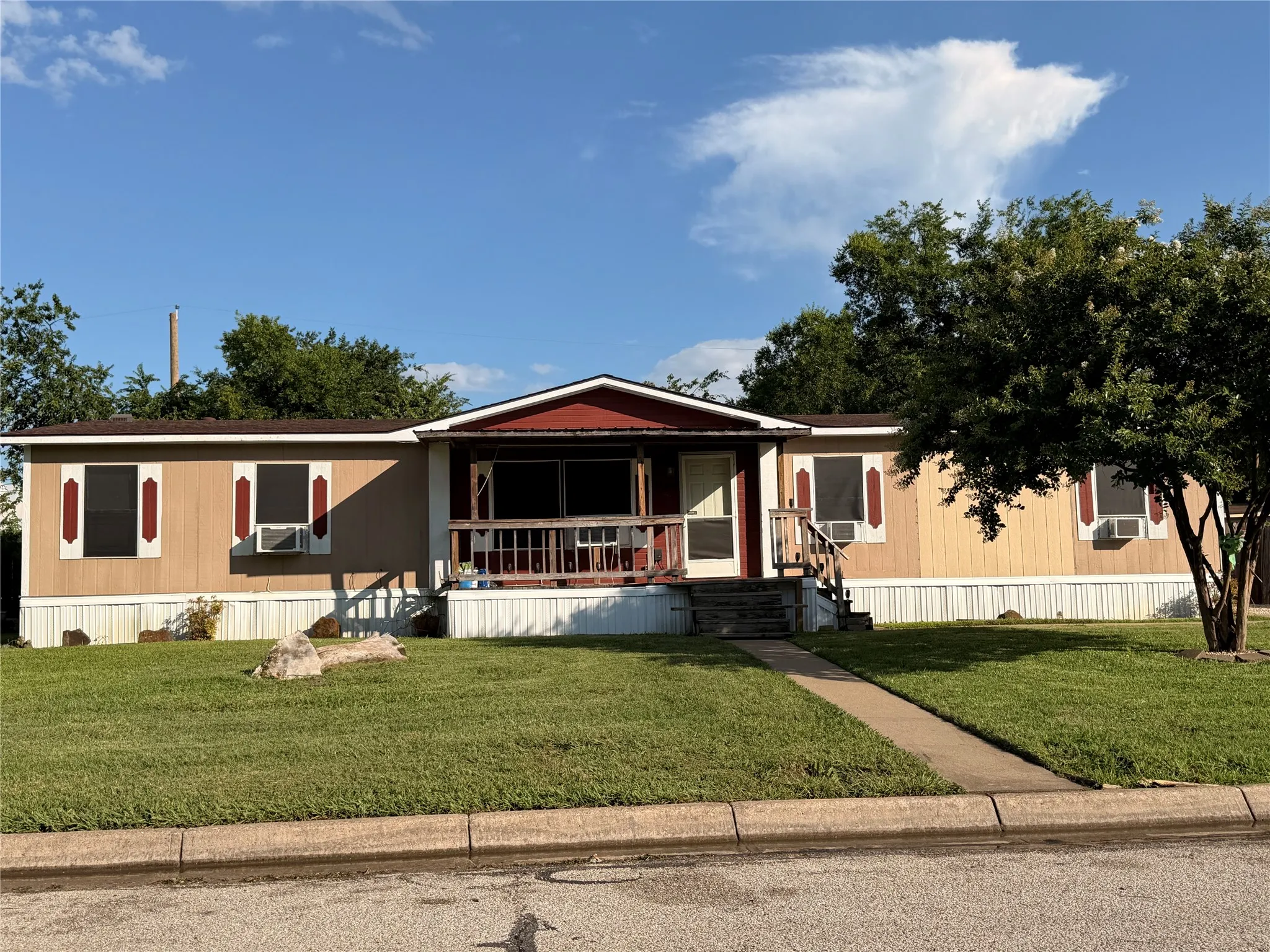Manufactured Home For Sale in Johnson County , 1344 Honeysuckle Drive, Mansfield, Texas 76063, 3 Bedrooms, 2 Bathrooms, Garage spaces, 1,680 Sqft, built in 1996, Price $220,000, mls#21294328, Real Estate Agent in Mansfield, Homes For Sale in Johnson county, Homes For Sale in Mansfield, Realtor in Mansfield Texas, Real Estate Brokerage Independent Realty Texas, Luminita Cordes Realtor