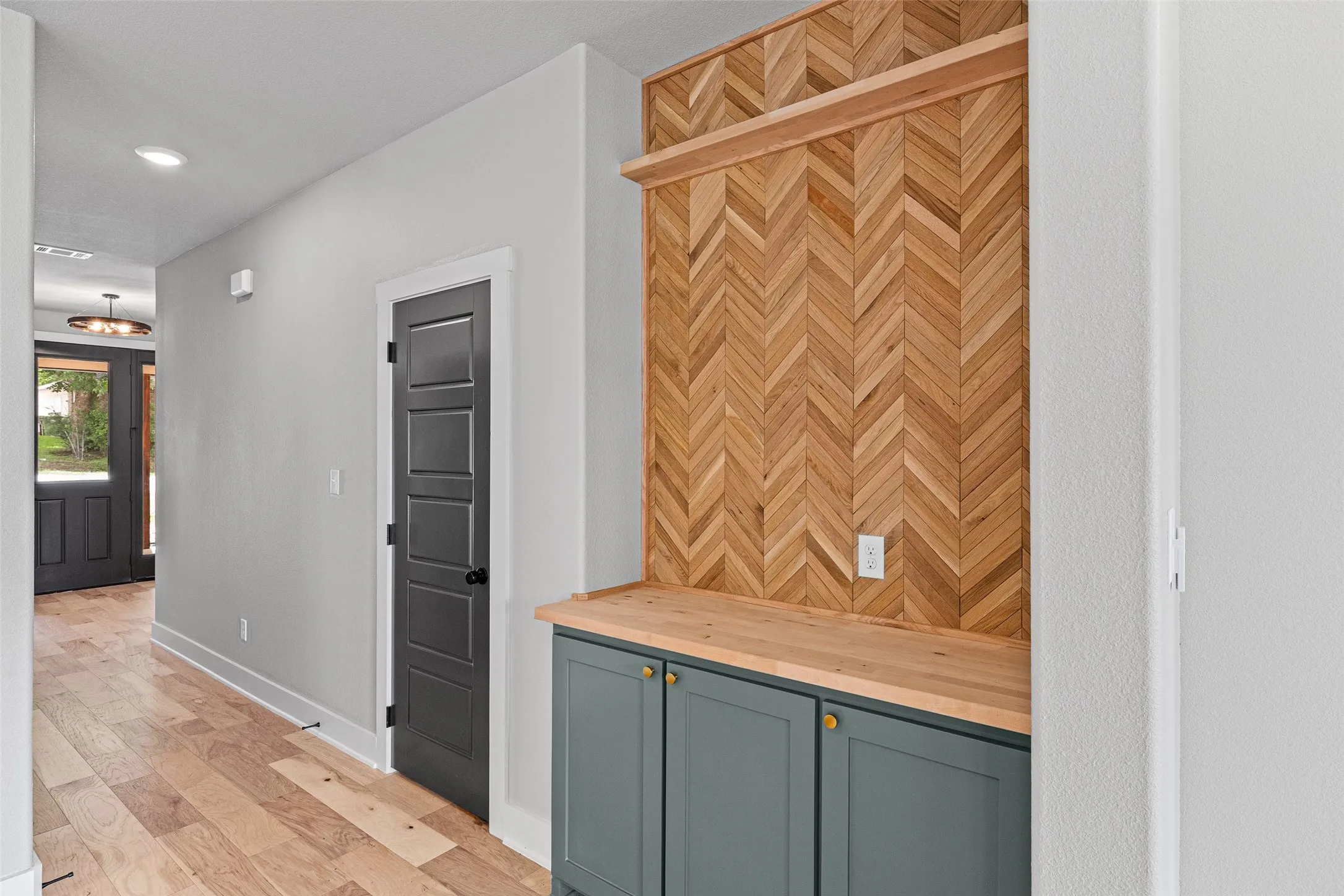 Single Family Residence For Sale in Hood County , 1012 Mustang Trail, Granbury, Texas 76049, 3 Bedroom, 2 Bathroom, 2 Garage spaces, 1,572 Sqft, built in 2026, mls#21294391, Real Estate Agent in Granbury, Homes For Sale in Hood county, Homes For Sale in Granbury, Realtor in Granbury Texas, Real Estate Brokerage Independent Realty Texas, Luminita Cordes Realtor
