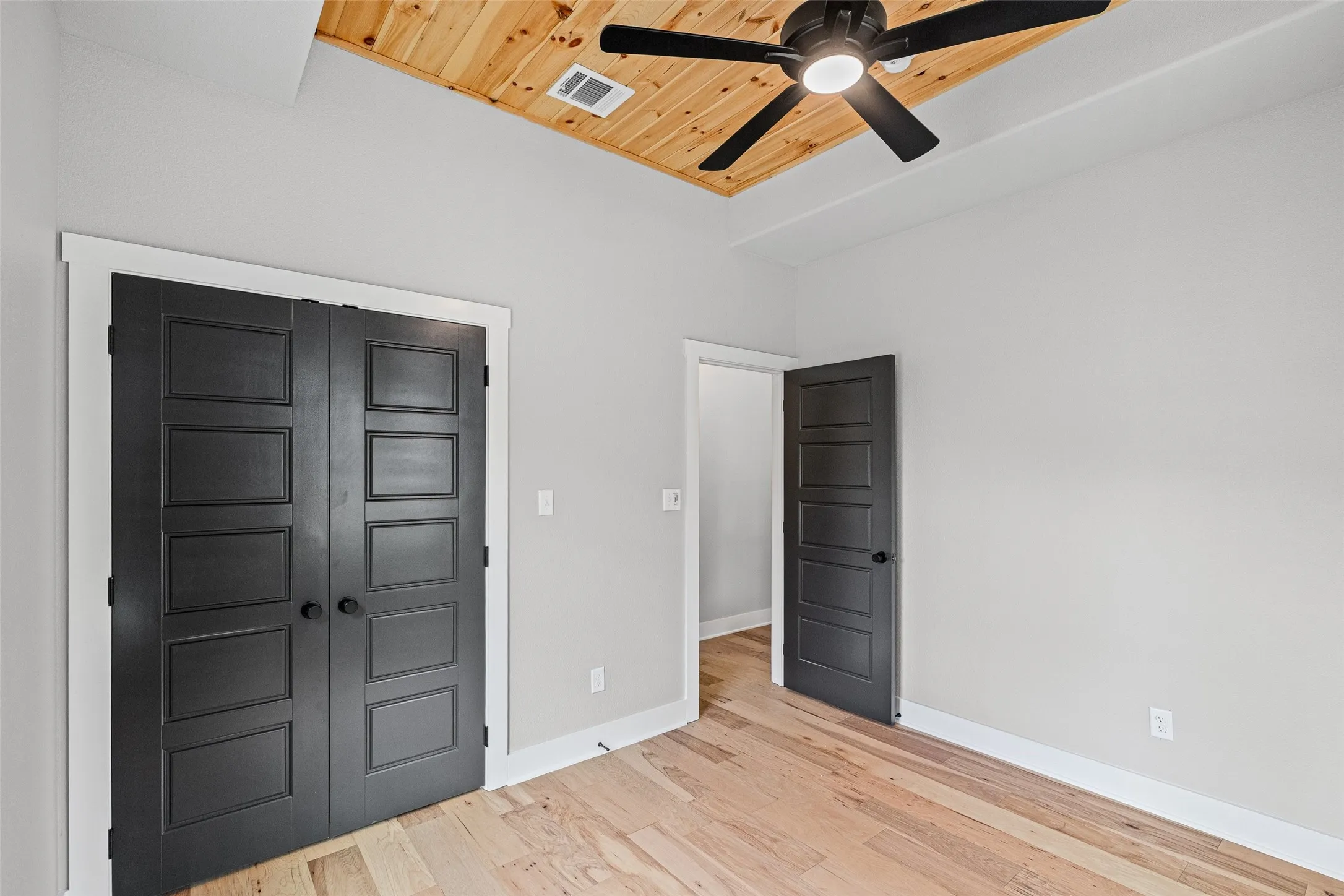 Single Family Residence For Sale in Hood County , 1012 Mustang Trail, Granbury, Texas 76049, 3 Bedroom, 2 Bathroom, 2 Garage spaces, 1,572 Sqft, built in 2026, mls#21294391, Real Estate Agent in Granbury, Homes For Sale in Hood county, Homes For Sale in Granbury, Realtor in Granbury Texas, Real Estate Brokerage Independent Realty Texas, Luminita Cordes Realtor