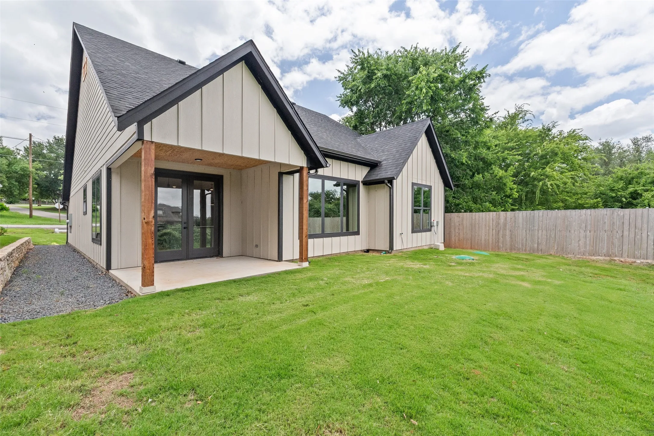 Single Family Residence For Sale in Hood County , 1012 Mustang Trail, Granbury, Texas 76049, 3 Bedroom, 2 Bathroom, 2 Garage spaces, 1,572 Sqft, built in 2026, mls#21294391, Real Estate Agent in Granbury, Homes For Sale in Hood county, Homes For Sale in Granbury, Realtor in Granbury Texas, Real Estate Brokerage Independent Realty Texas, Luminita Cordes Realtor