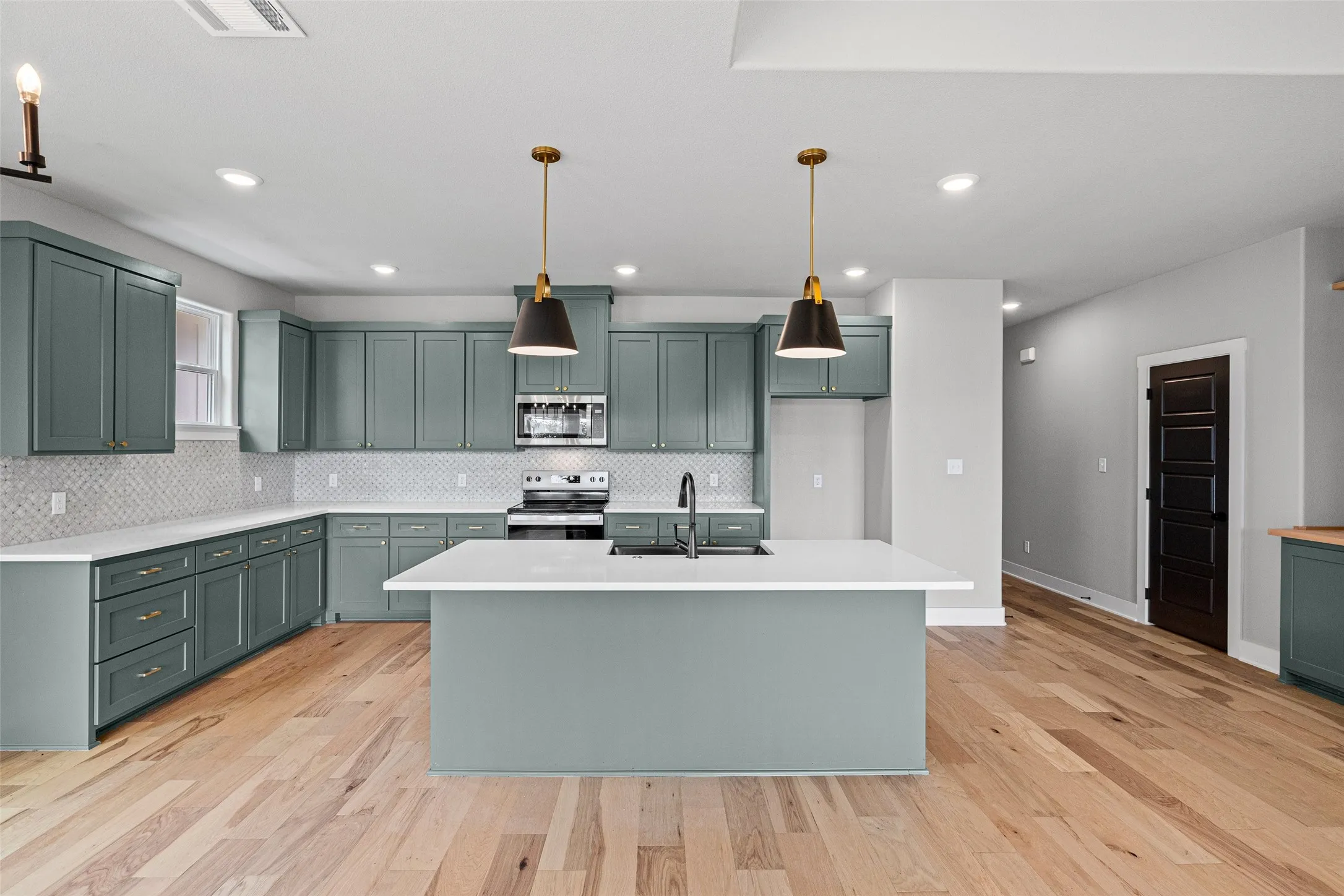 Single Family Residence For Sale in Hood County , 1012 Mustang Trail, Granbury, Texas 76049, 3 Bedroom, 2 Bathroom, 2 Garage spaces, 1,572 Sqft, built in 2026, mls#21294391, Real Estate Agent in Granbury, Homes For Sale in Hood county, Homes For Sale in Granbury, Realtor in Granbury Texas, Real Estate Brokerage Independent Realty Texas, Luminita Cordes Realtor