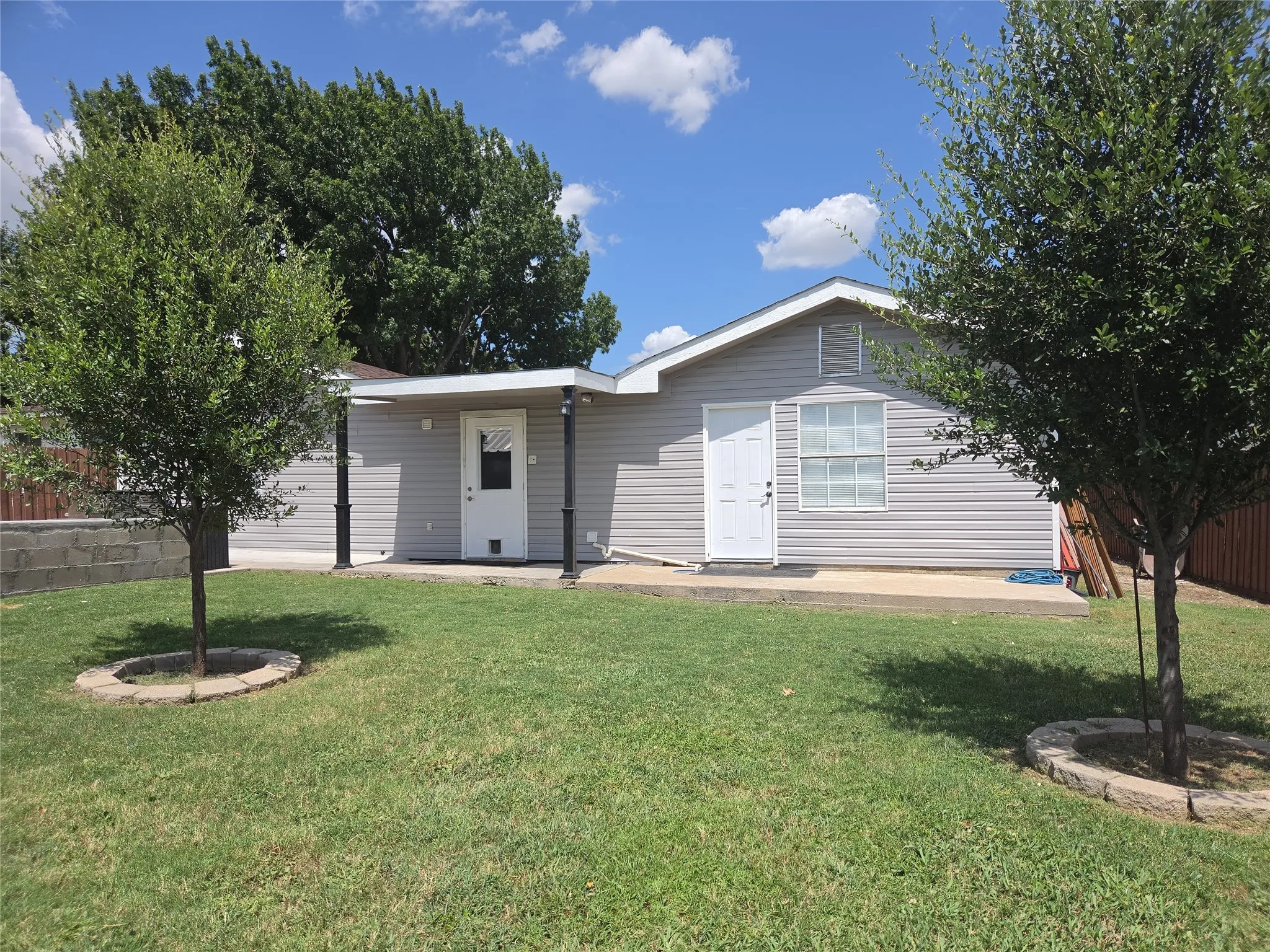 Single Family Residence For Sale in Dallas County , 13973 Bee Street, Farmers Branch, Texas 75234, 5 Bedroom, 3 Bathroom, Garage spaces, 1,819 Sqft, built in 1955, mls#21294307, Real Estate Agent in Farmers Branch, Homes For Sale in Dallas county, Homes For Sale in Farmers Branch, Realtor in Farmers Branch Texas, Real Estate Brokerage Independent Realty Texas, Luminita Cordes Realtor